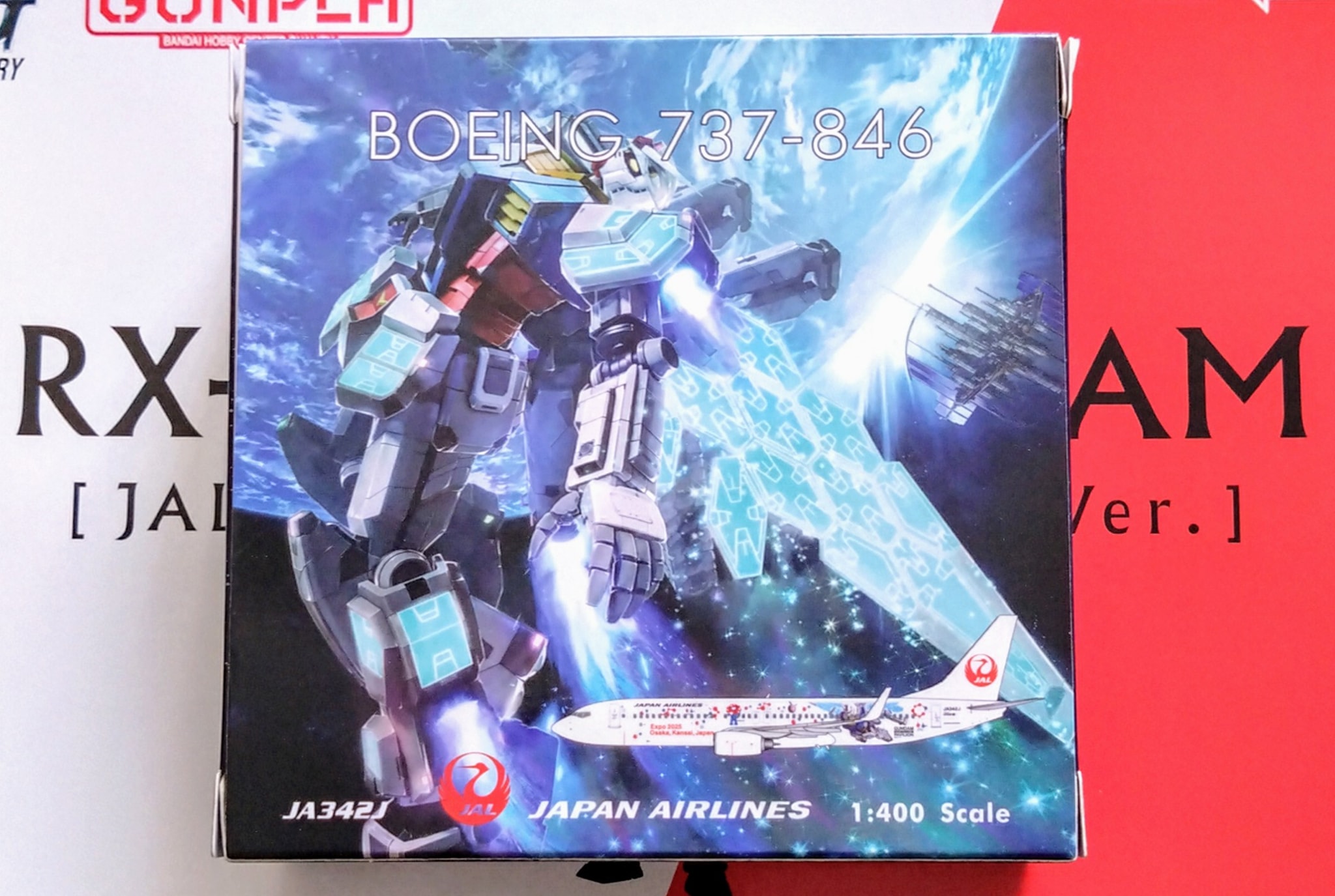 JAL Boeing 737-846 Gundam model