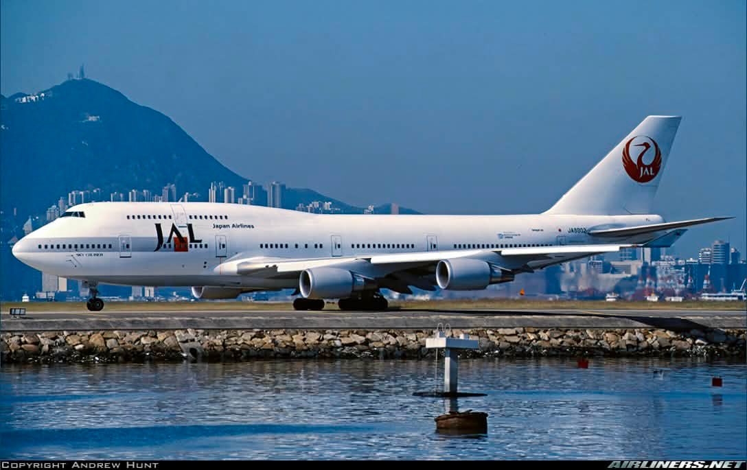 Japan Airlines Boeing 747 in Glay livery