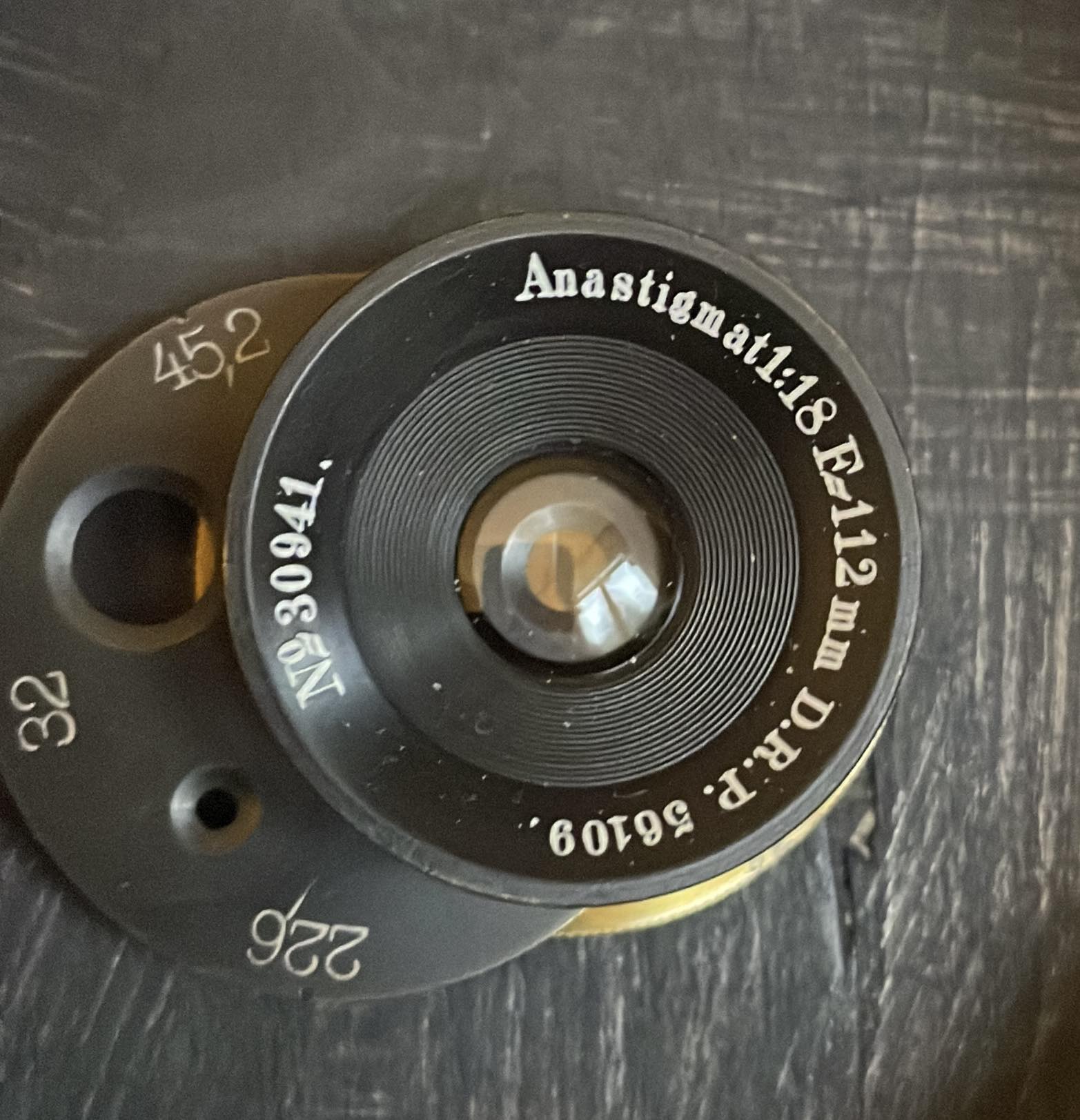 What is the insight about the Zeiss Protar lens?