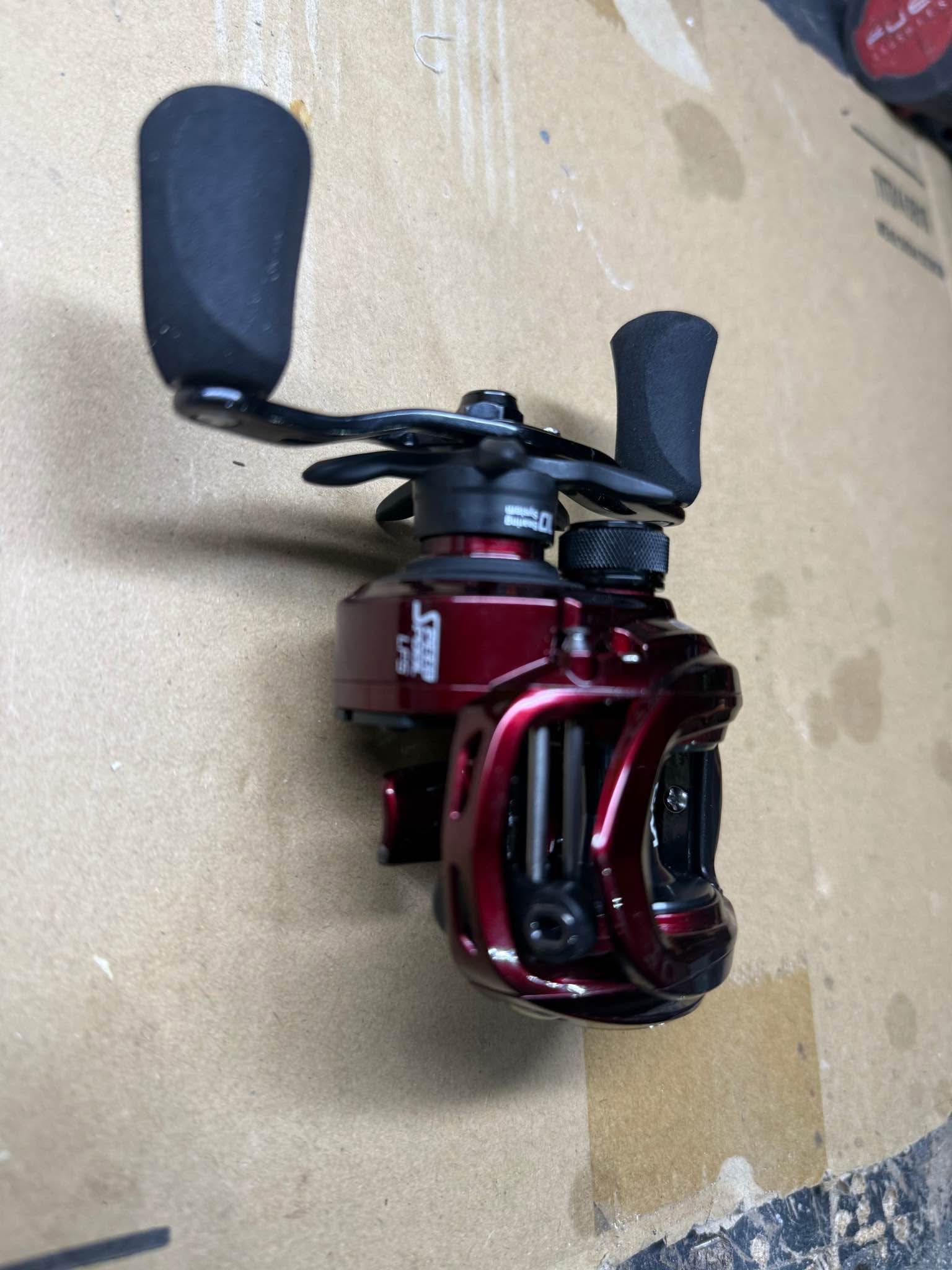 okuma ceymar c 266wlx Low Profile resistant graphite frame and side plates provide a lightweight ROLA OKUMA CEYMAR C-266WLX -