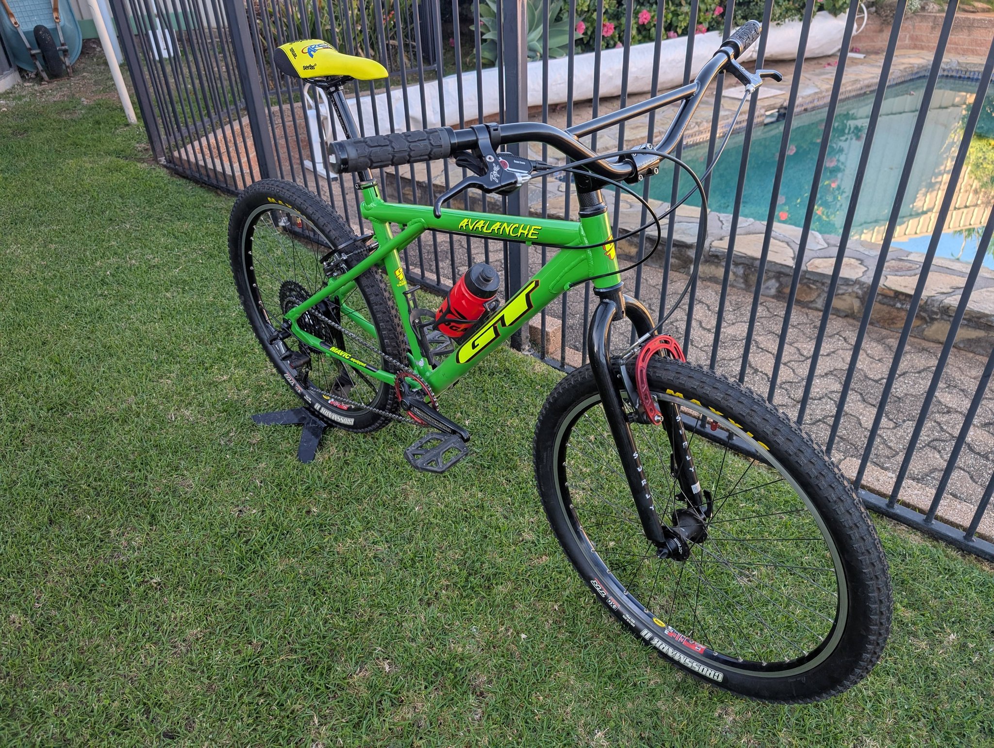vintage gt bicycles Vertigo 1996 Bike Red / Black Splatter Vintage Gt Bikes For Men