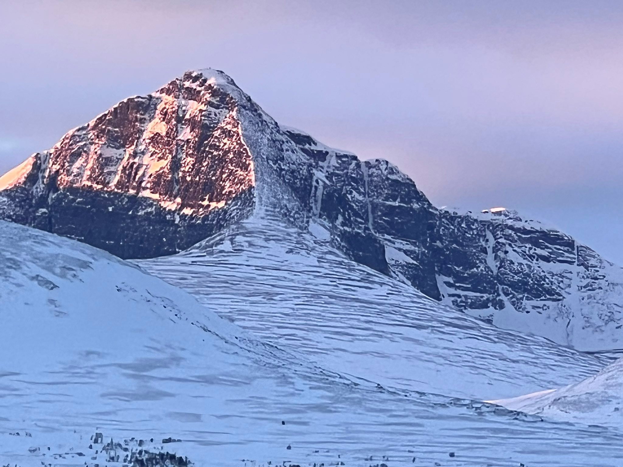 Folldal i bilder | Morgensol rødmer fjellet allerede før 08.30 | Facebook