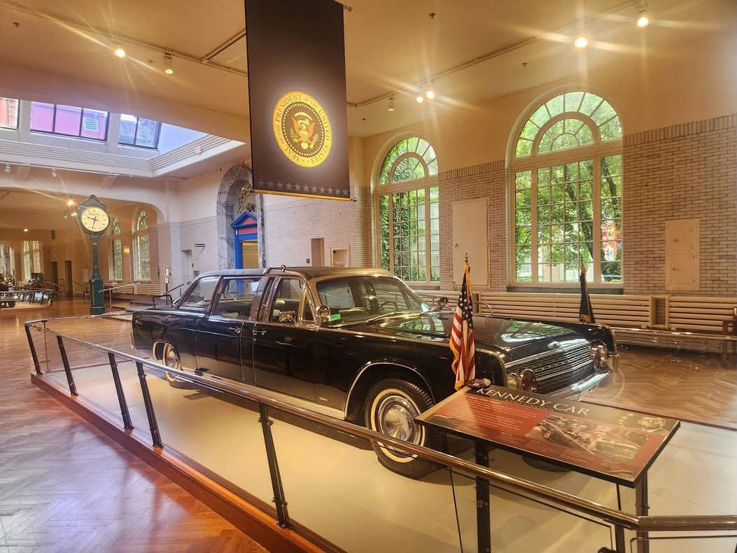 JFK's 1961 Lincoln Continental X100 parade limo