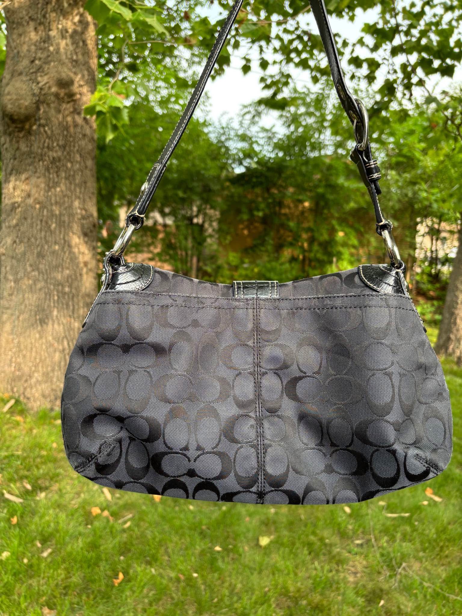 Coach Soho buckle flap shoulder bag. Very good condition. Original 