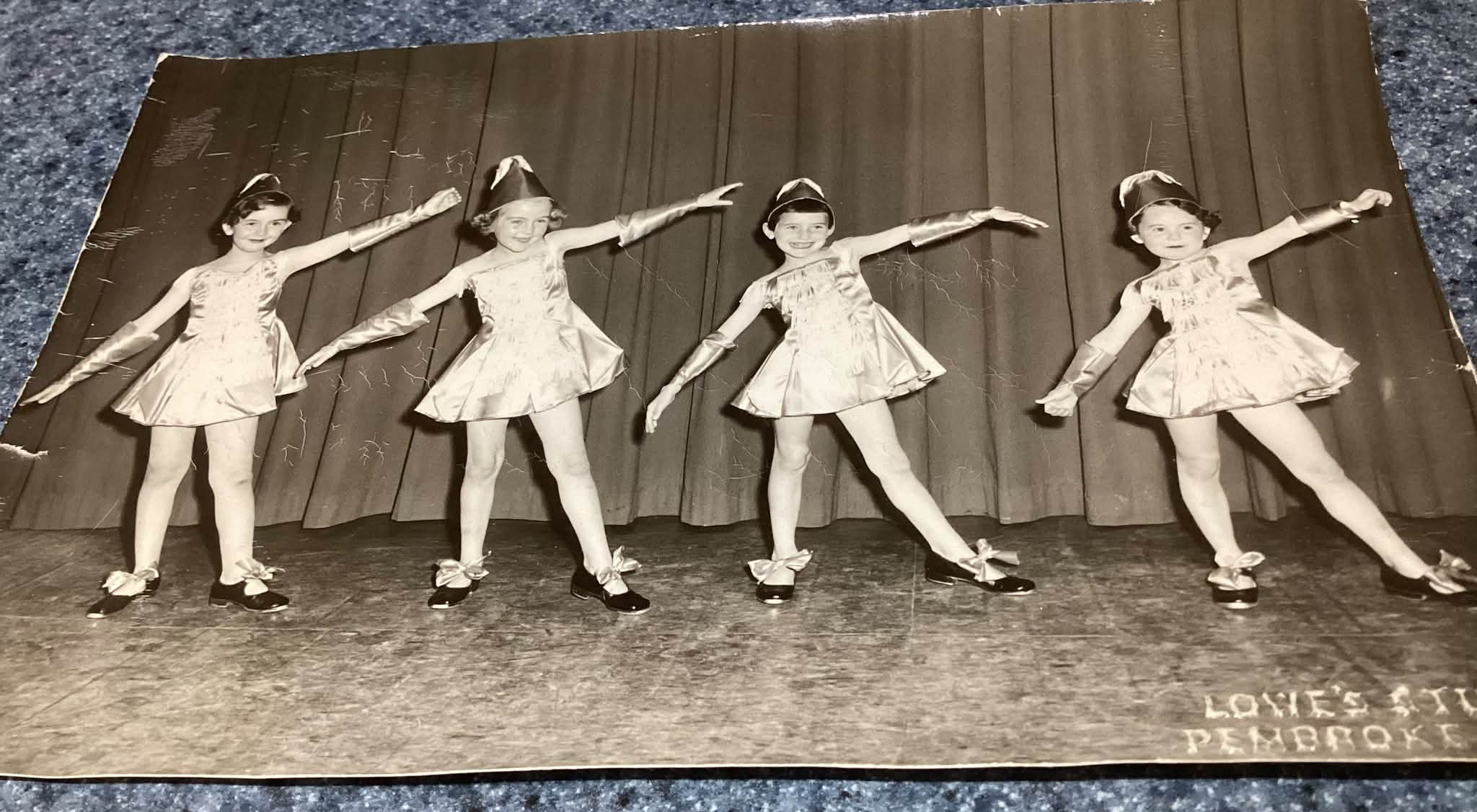 レア　VINTAGE LOWES BROTHERS DANCING GIRL Photos from Lowes Studio. Best guess is 1959.