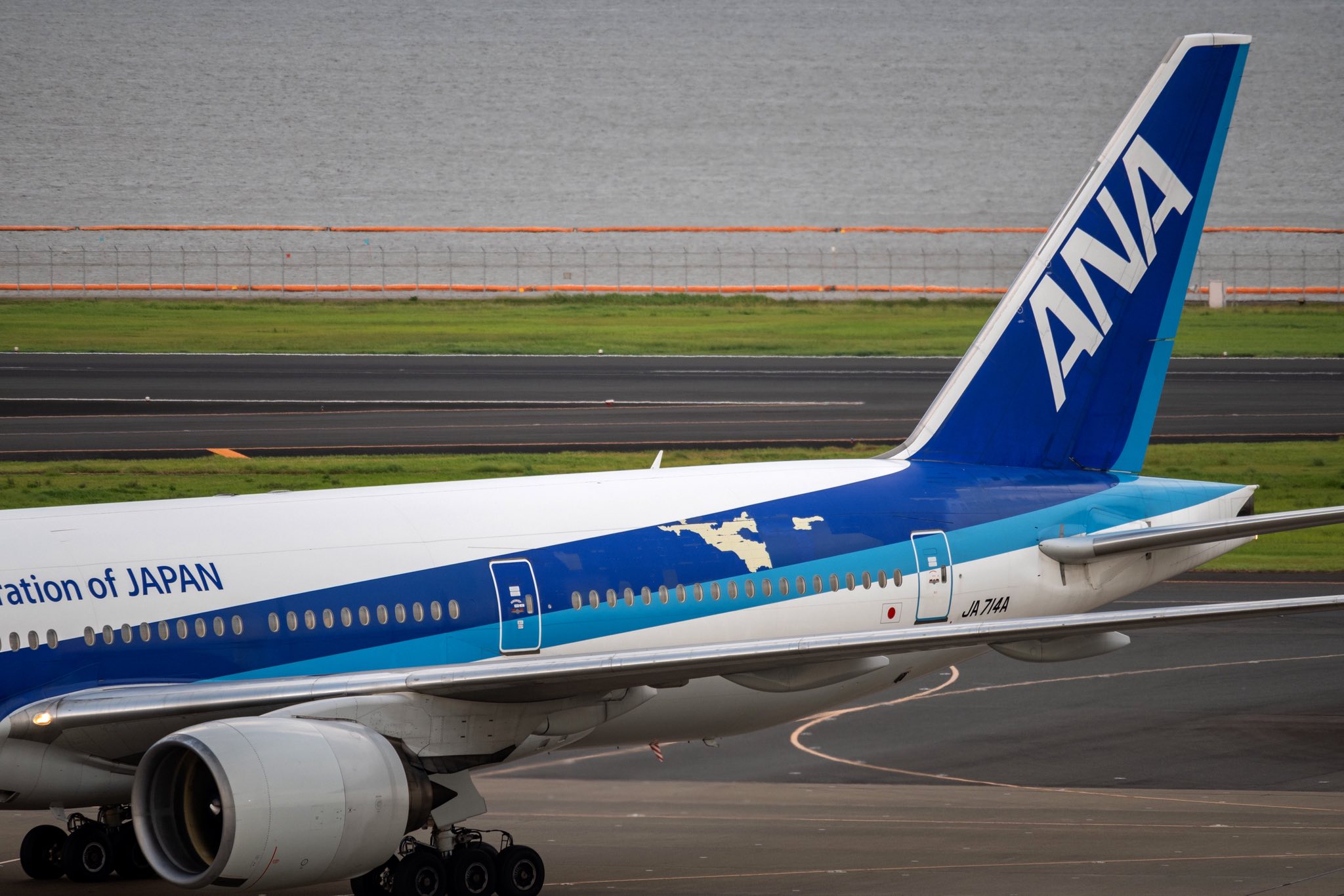 多くのファンが心配する塗装剥がれのあるボーイング777-200 (JA714A)の