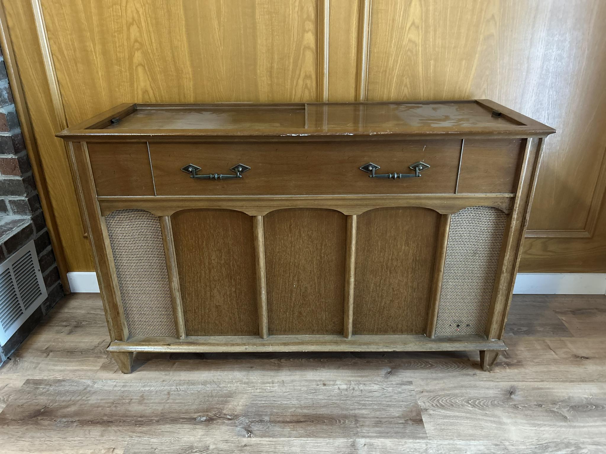 What year is this Magnavox Astro-Sonic model?