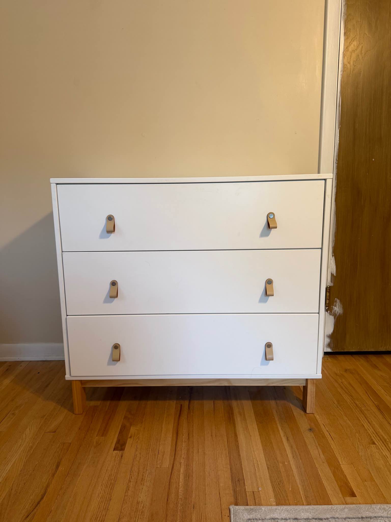 babygap legacy 3 drawer dresser with leather pulls Like New dresser. Original price $429.95 Assembled size: 38.25