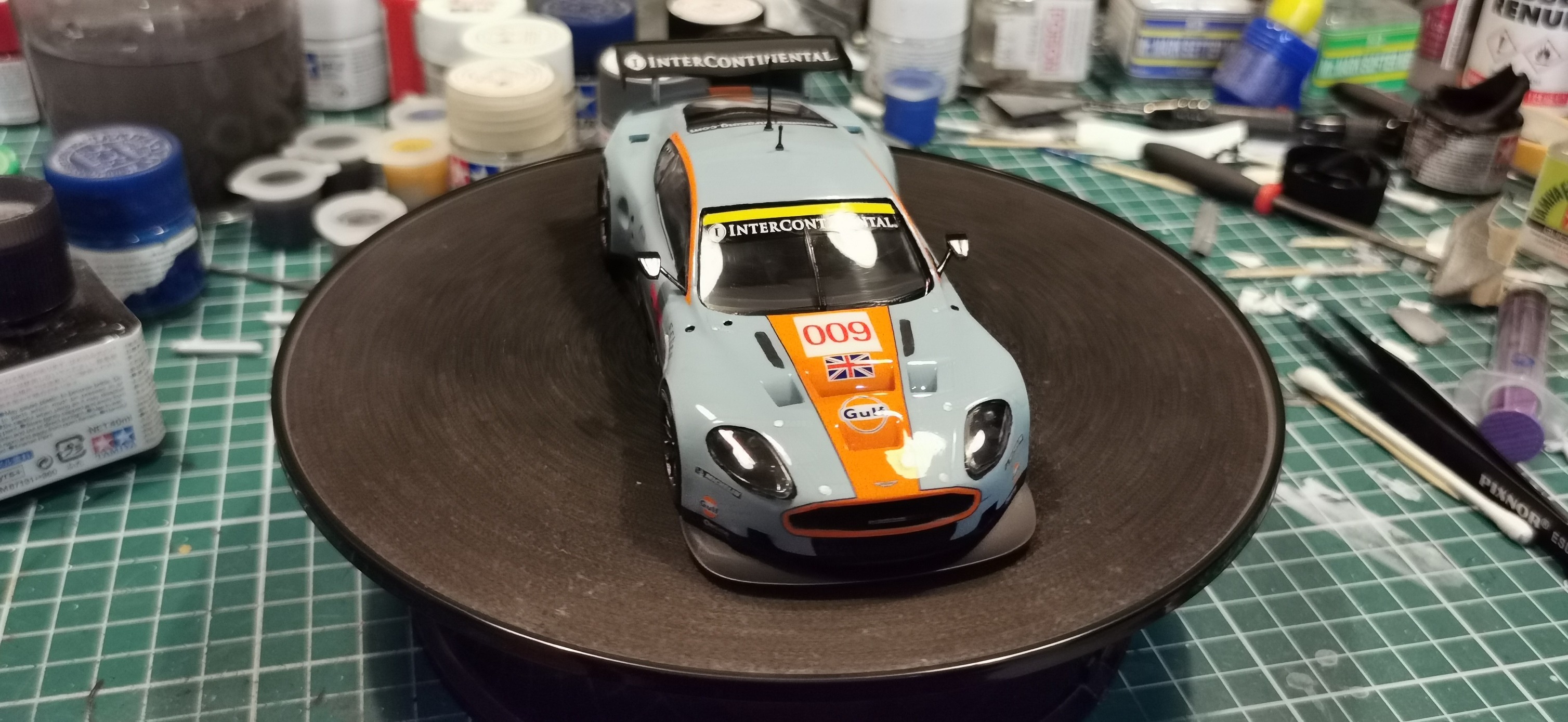 Airfix 1/32 Aston Martin DBR9 model car review