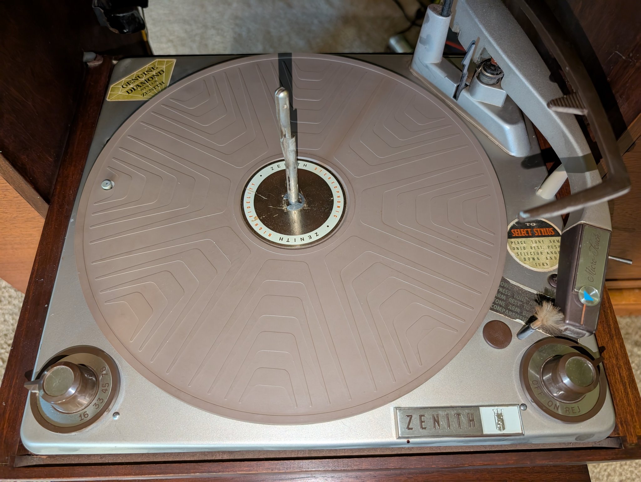 How to fix a 1960s Zenith turntable that won