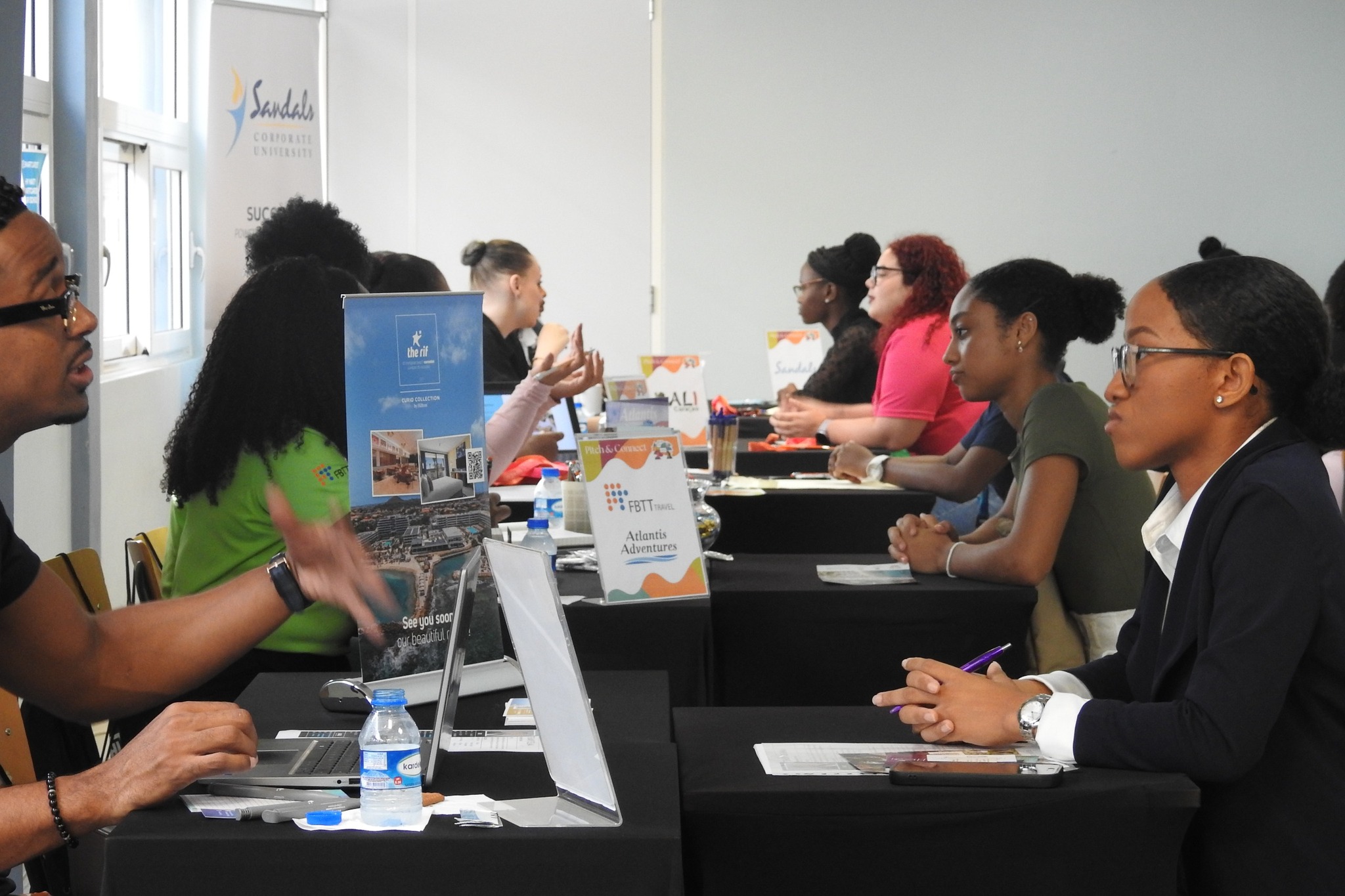 IH&TM-programma van de UoC viert... - University of Curaçao