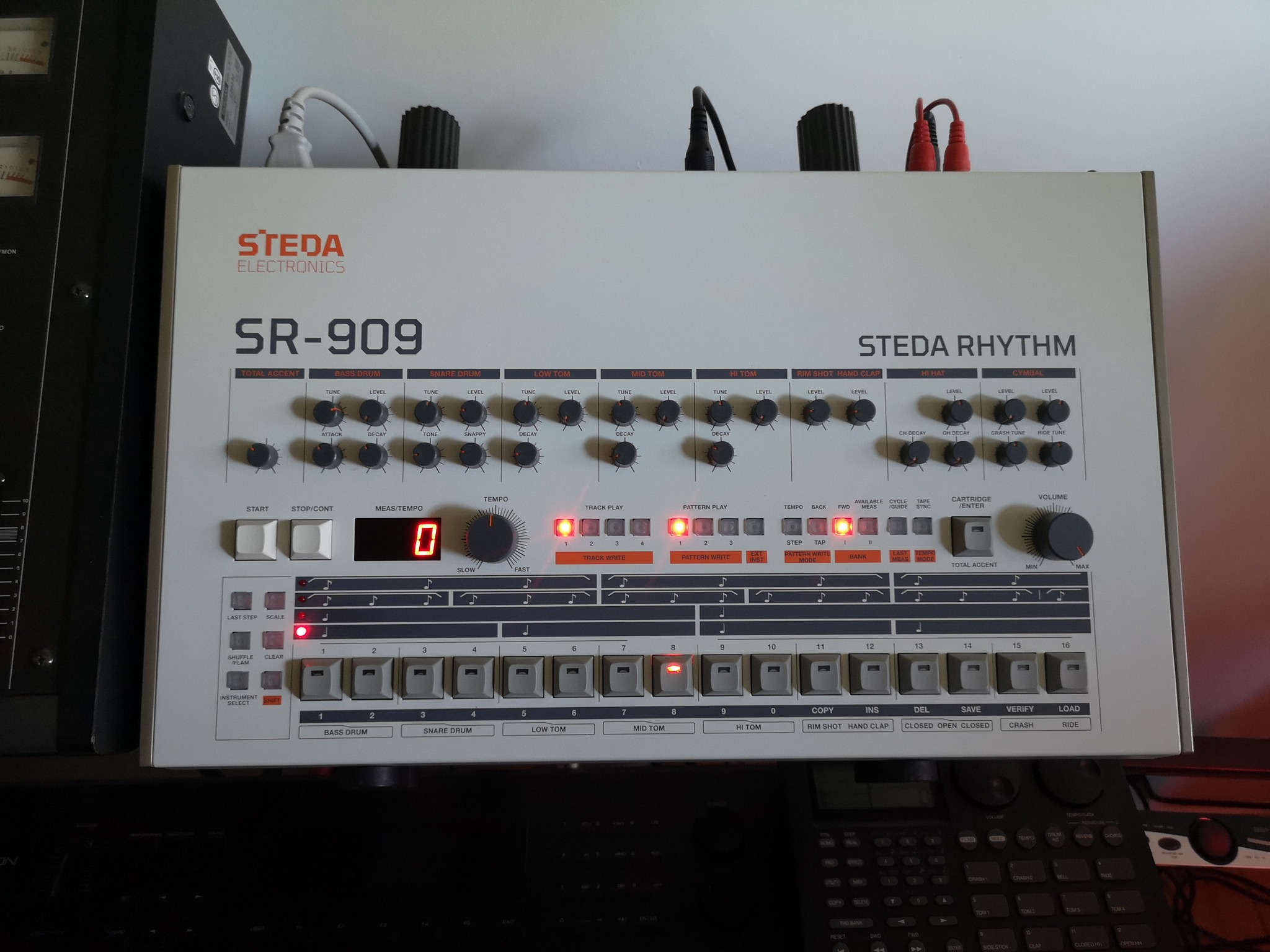 Building a Roland TR-909 drum machine clone
