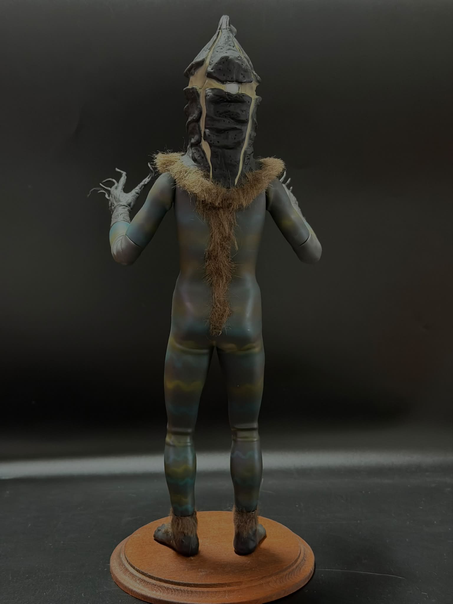 メディコムトイのケムール人が箱付きで安価に購入できたので､前から