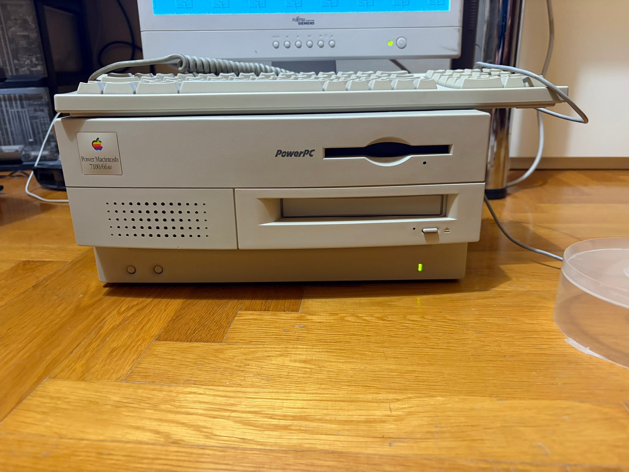 My Power Mac 7100/66 with Mac OS 8