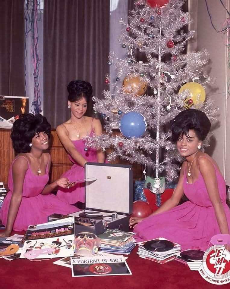 Diana Ross and the Supremes in 1964Check out that Christmas