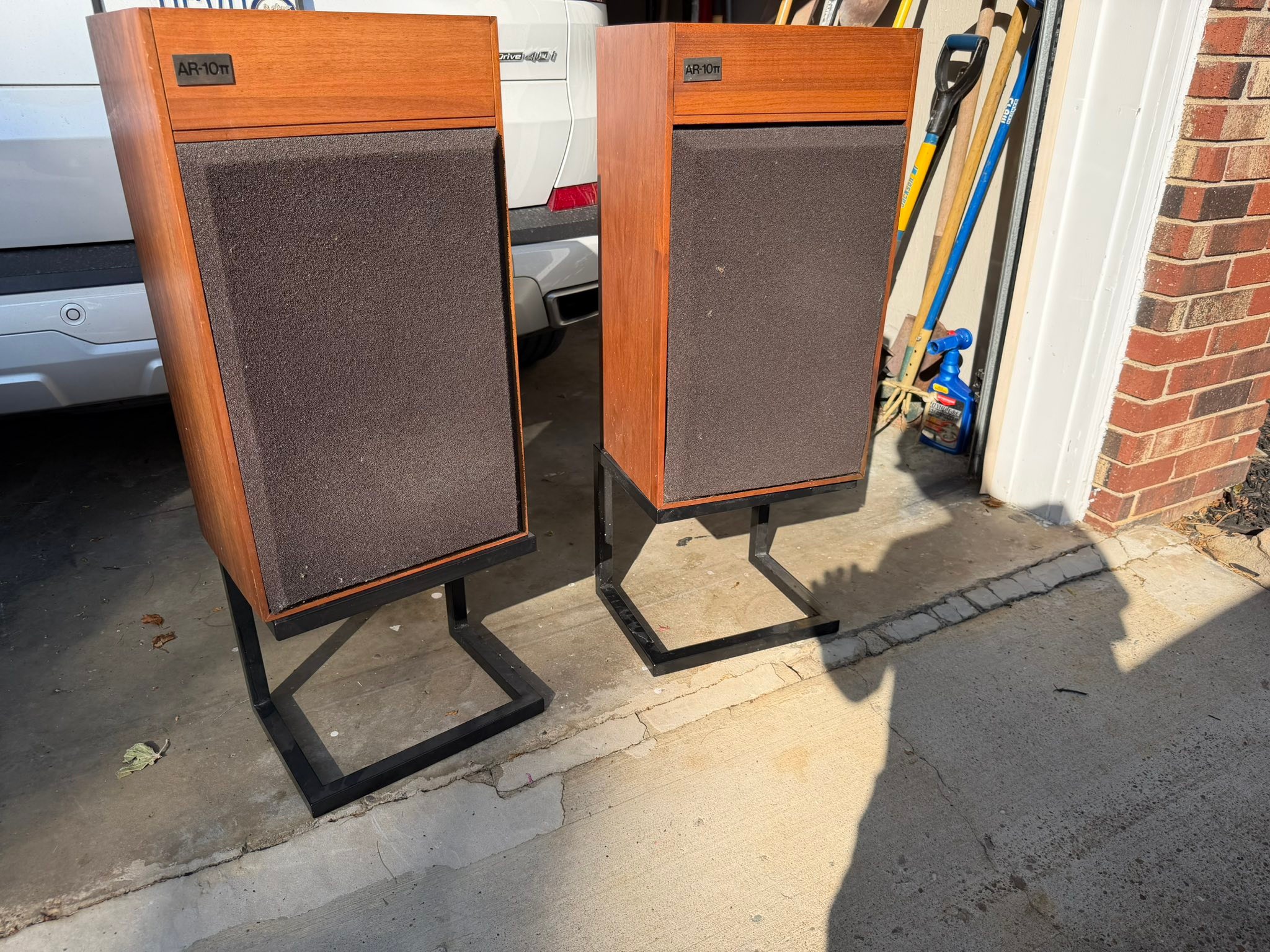 AR-10pi speakers impress with realism and depth