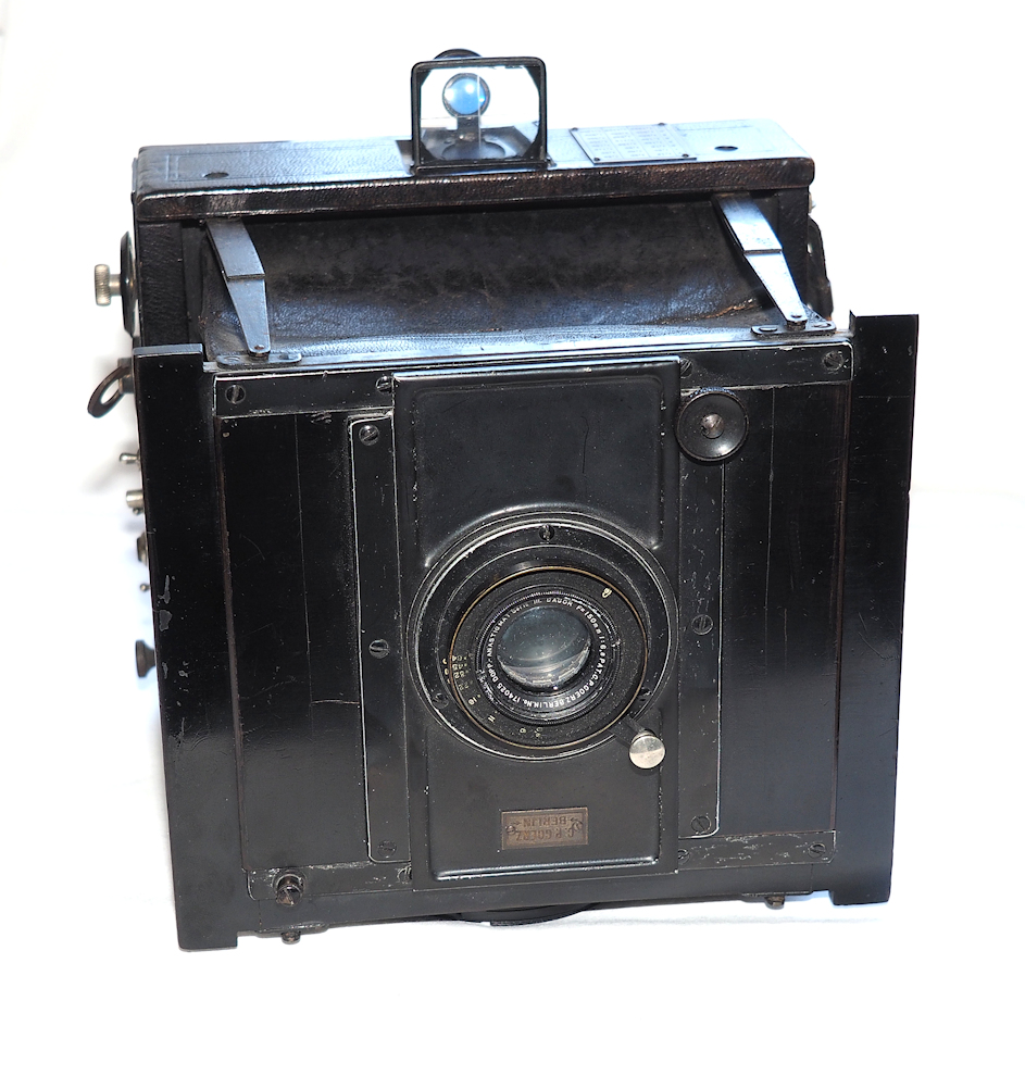What is the model of this 1910 C.P. Goerz folding strut camera?