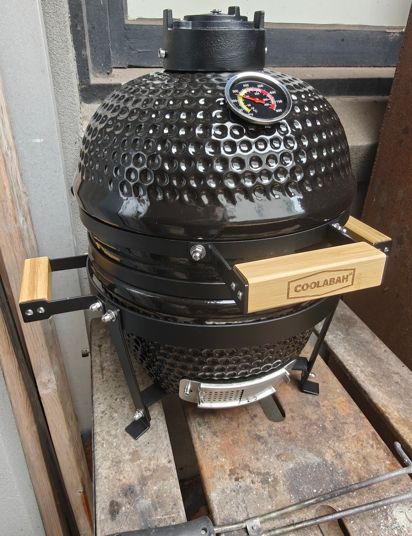 coolabah outdoor mini kettle bbq 1:12 Scale The lid includes an easy VMI Outdoor Living Portable Charcoal