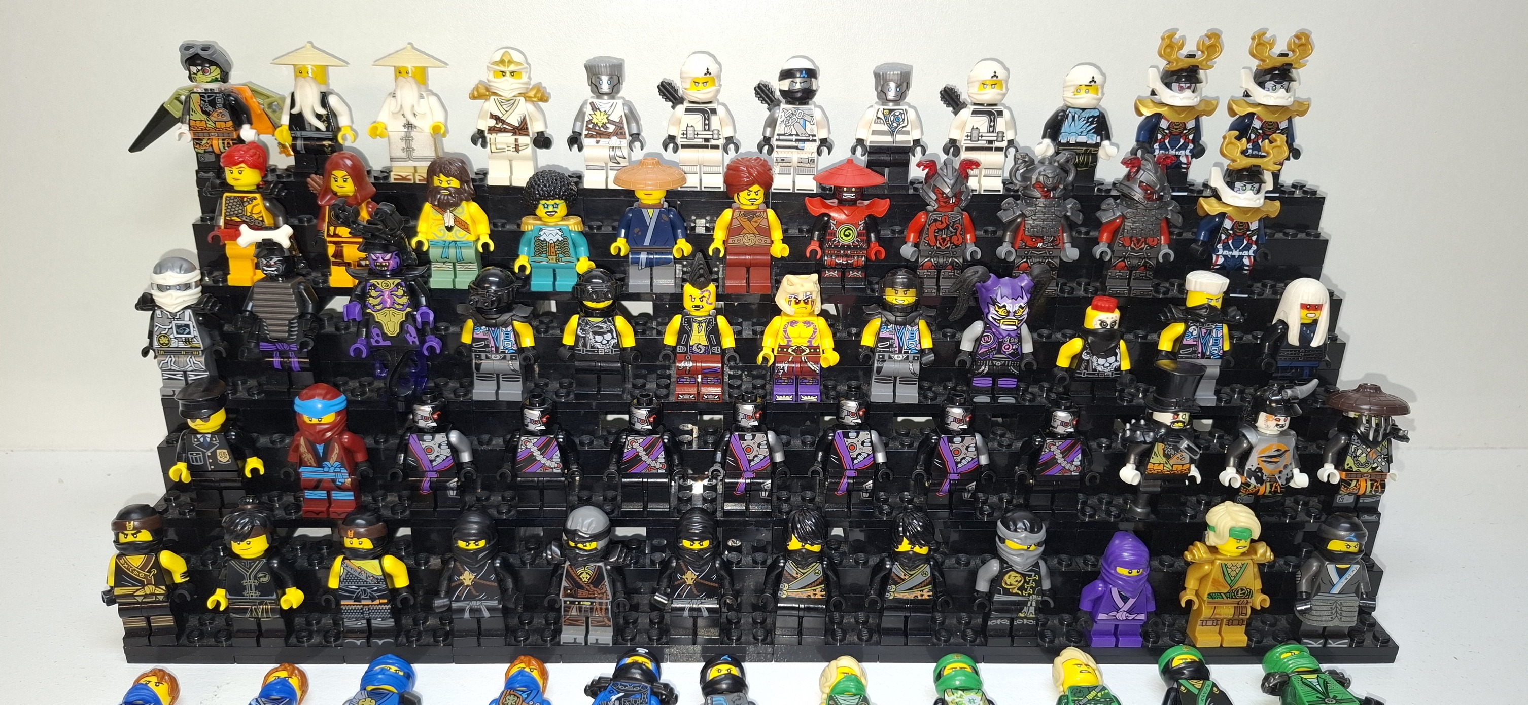 Hello, as i'am collecting all kind of LEGO minifig, i'as selling