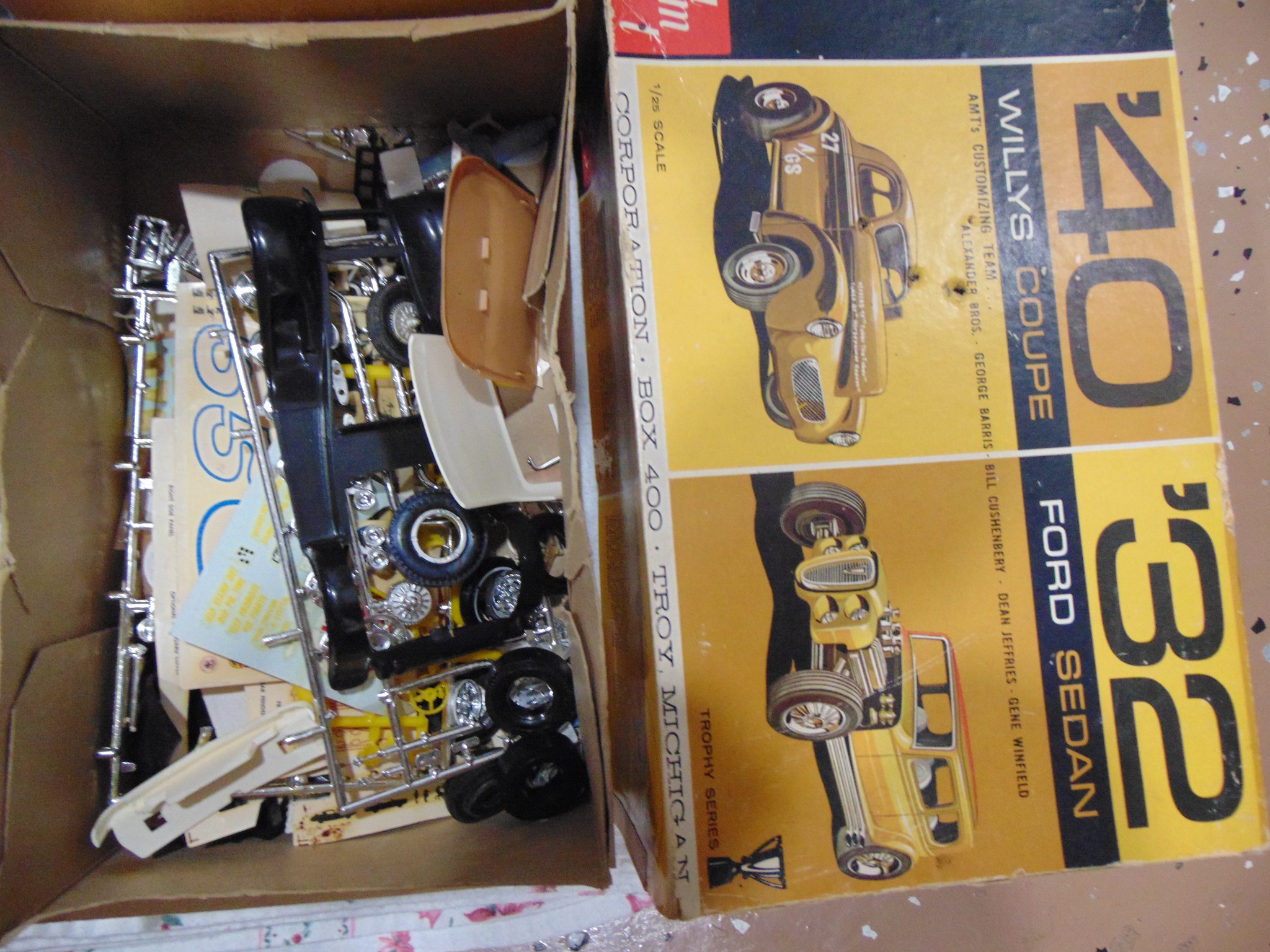 WestCanalSales Lot Of 10 Assorted 1/24 1/25 V8 Model Car Parts