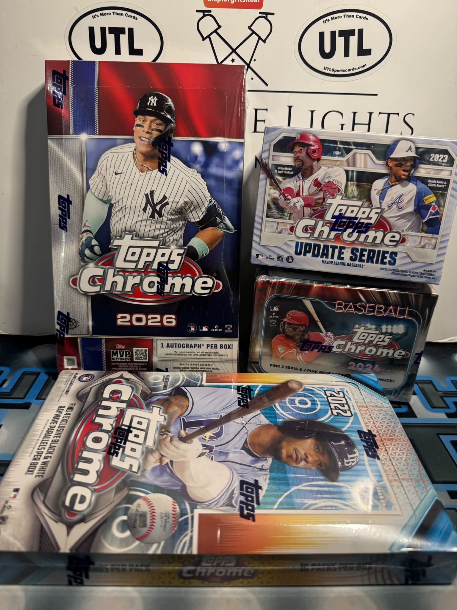 2021 Topps Chrome Legacy box hit with numbered medallion and