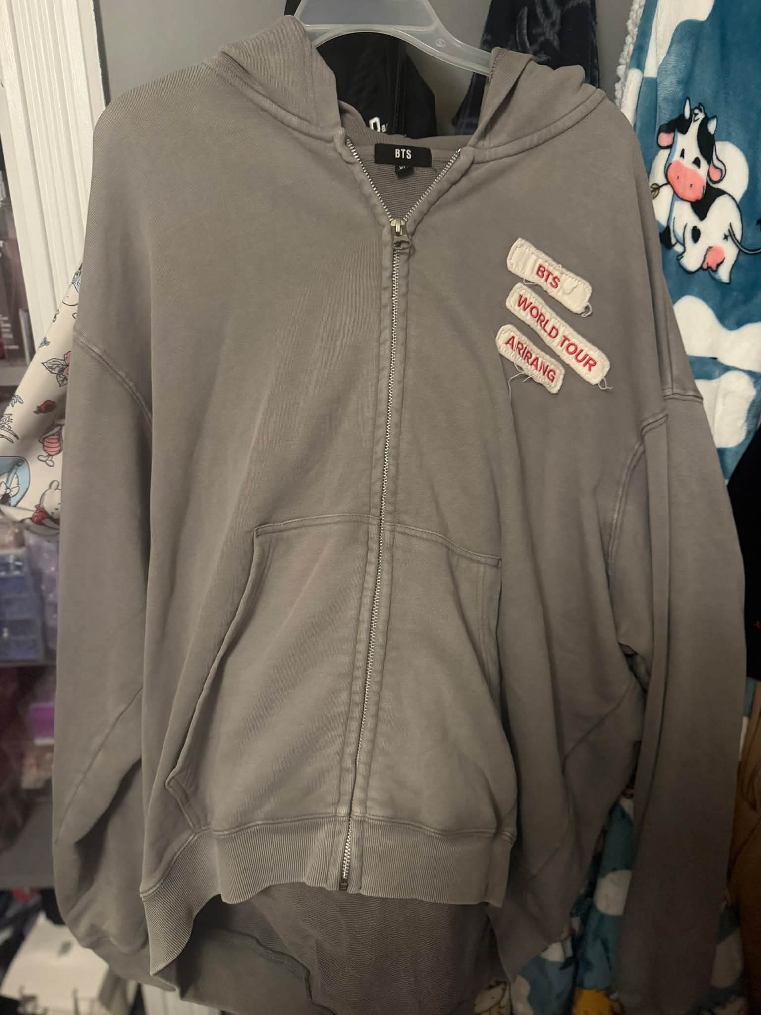 BTS World Tour 'Arirang' Grey Zip-Up Hoodie for Sale - XL, Never Worn