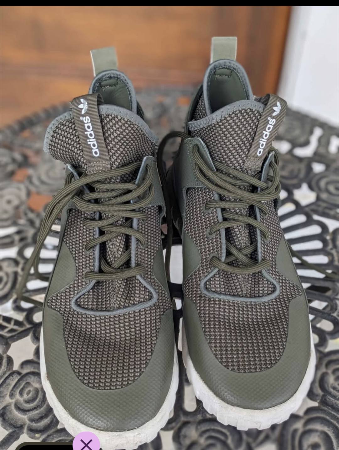 Selling a great pair of Adidas Men's Daily 4.0 casual