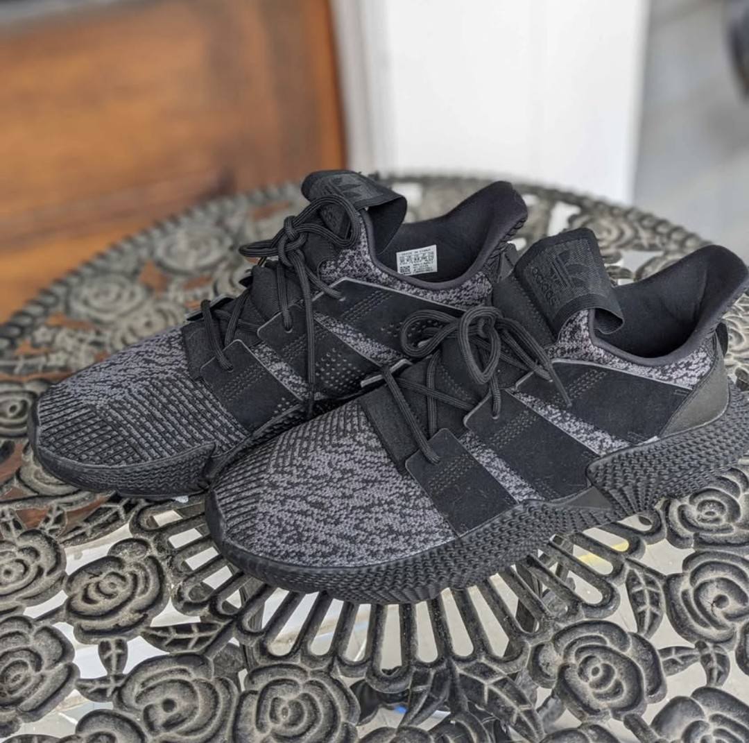 Selling a great pair of Adidas Men's Daily 4.0 casual