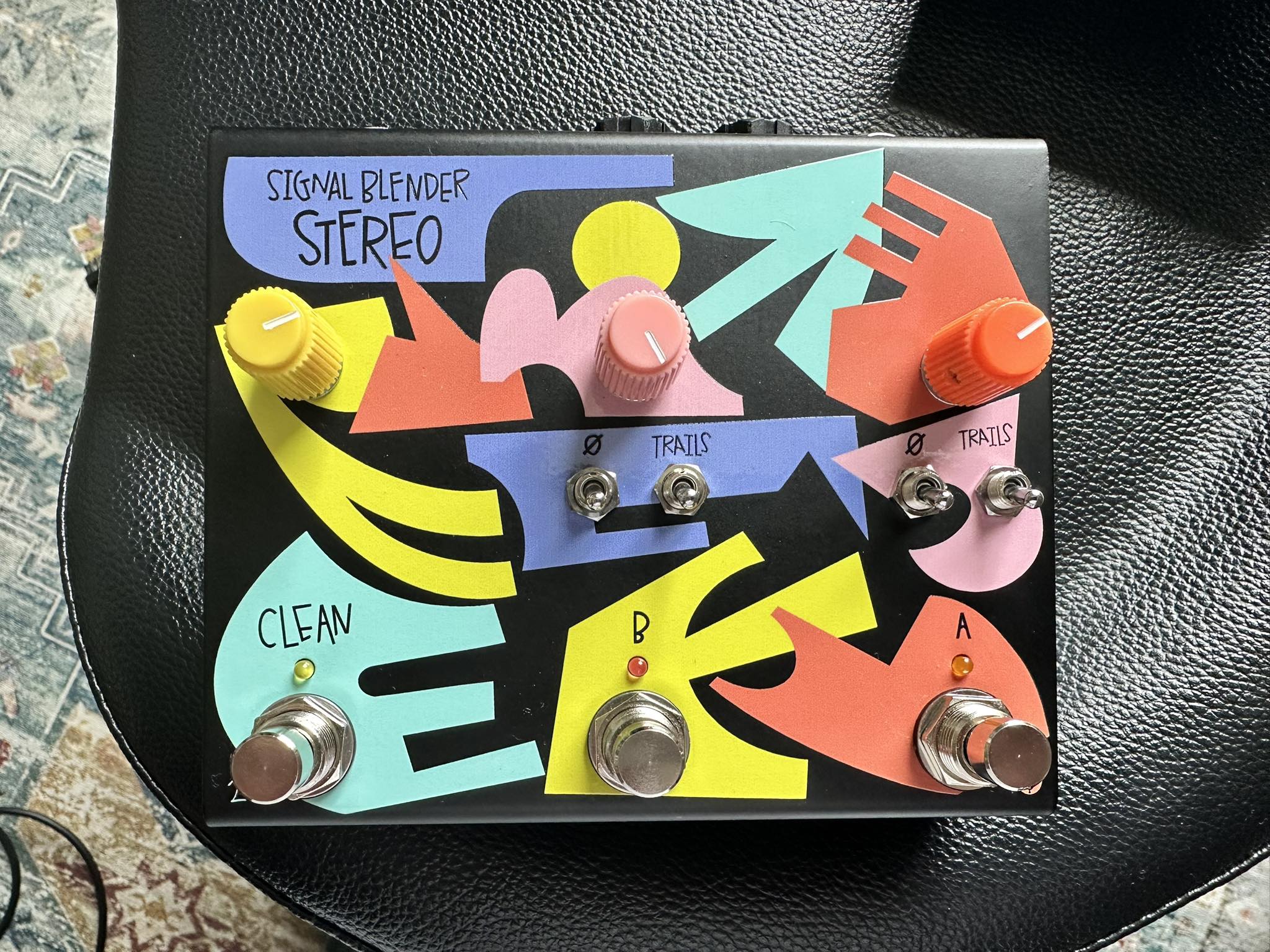 How to use the Old Blood Noise Endeavors Signal Blender Stereo pedal?
