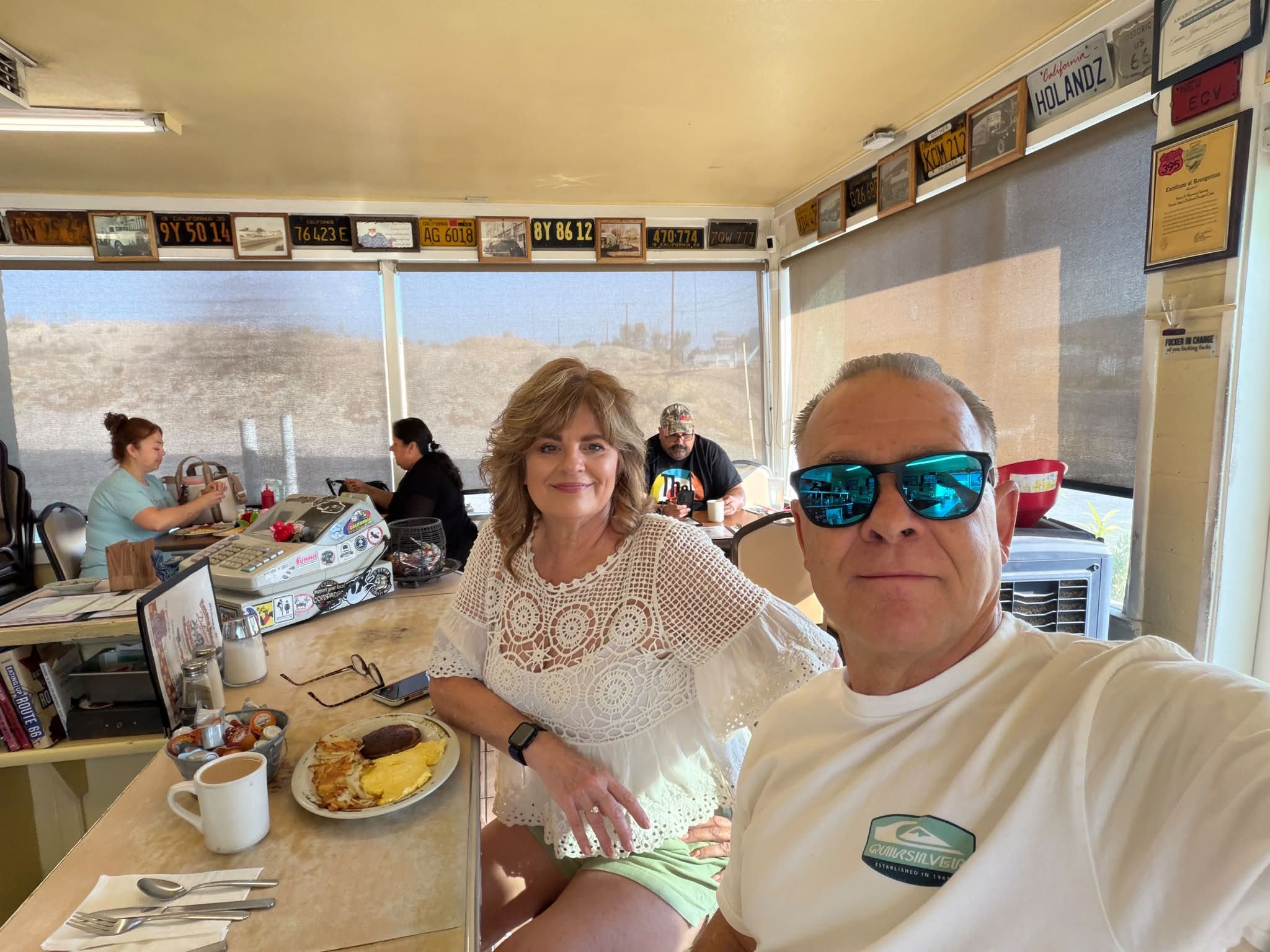 クラッシックカフェ Vintage cafe on Route 66 in Victorville, CA serves great breakfast