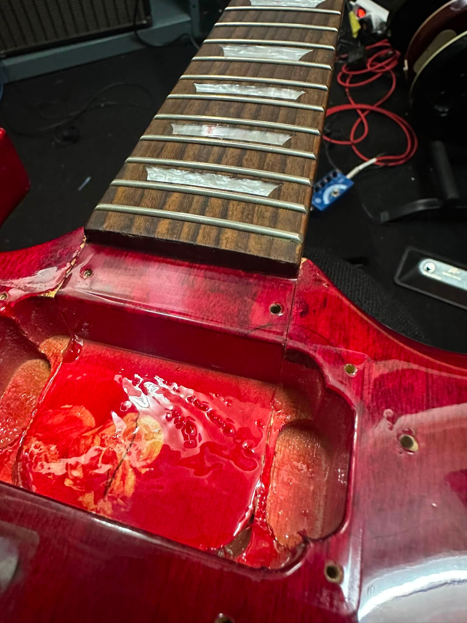 Epiphone SG PRO レッド【トーンシール剥がれ】 How to glue a cracked Epiphone SG guitar back together?