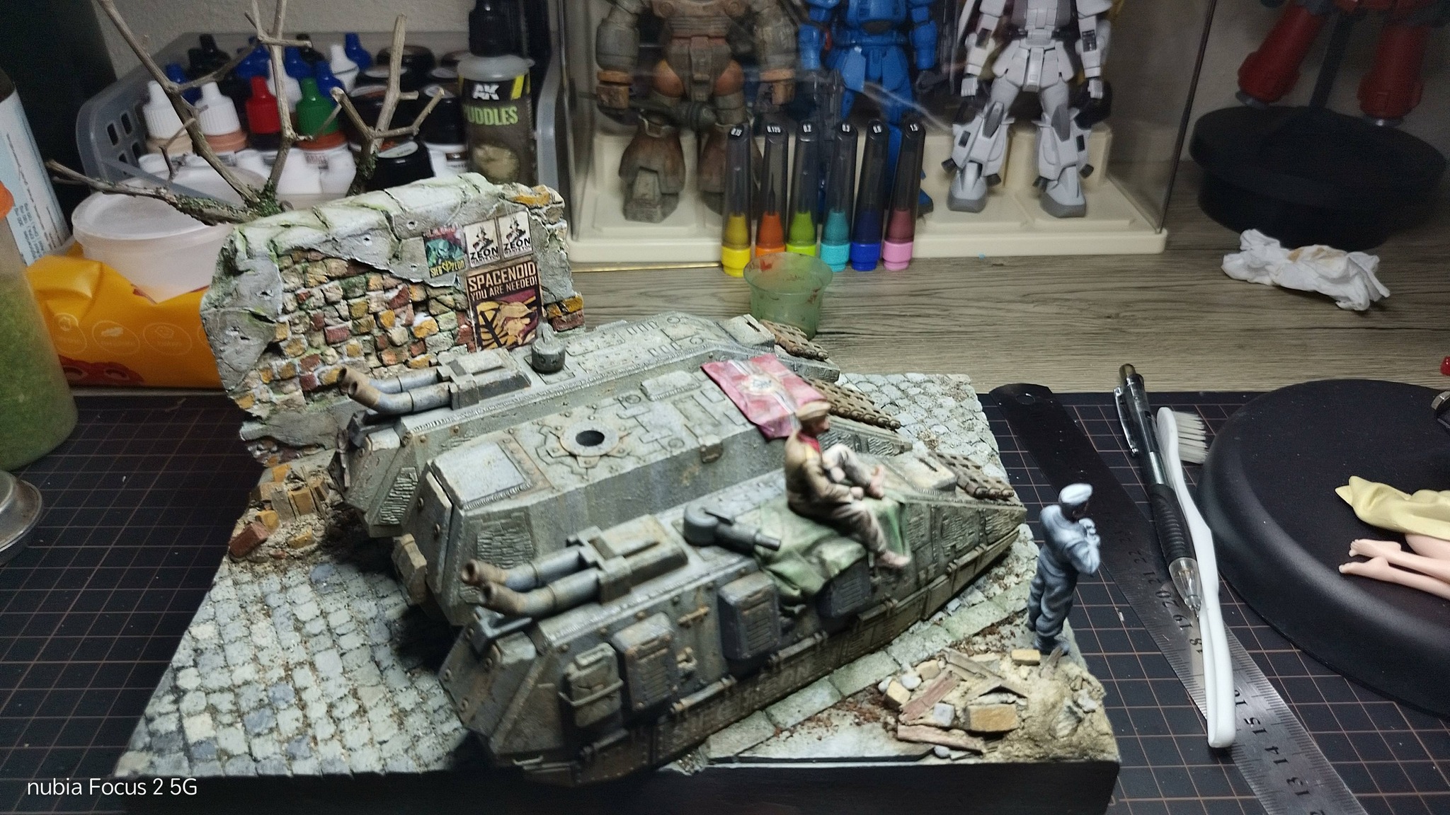 Sieg Zeon diorama finished with Spacenoid sign