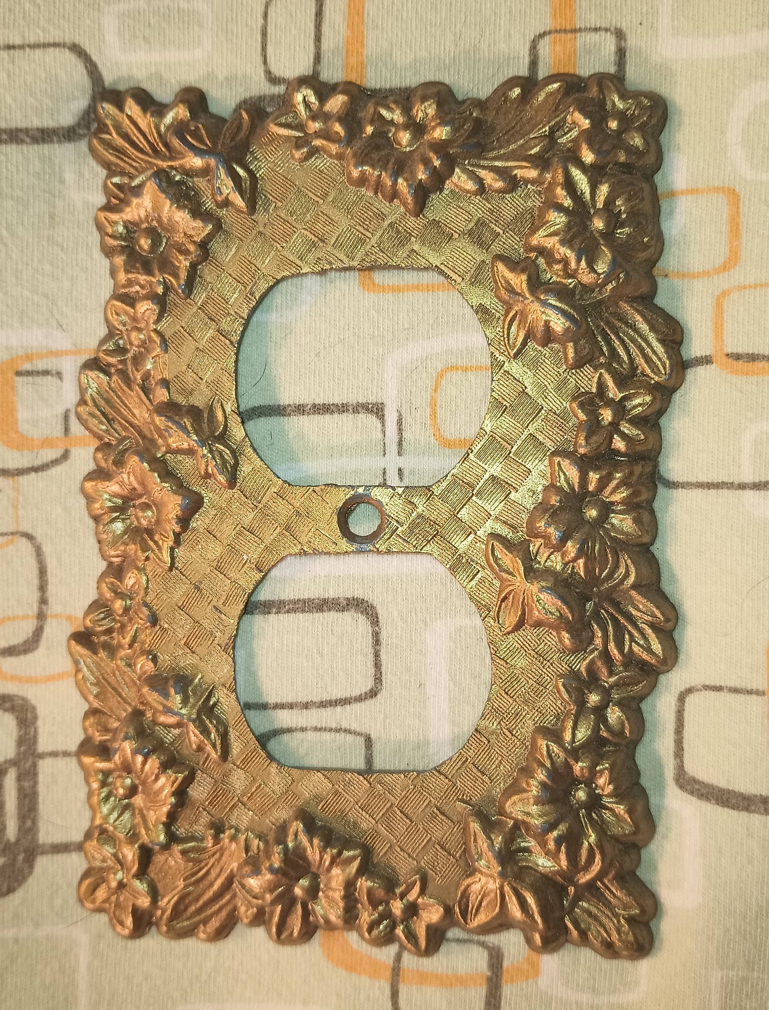 ✨60s/70s Floral Design Outlet Cover ✨