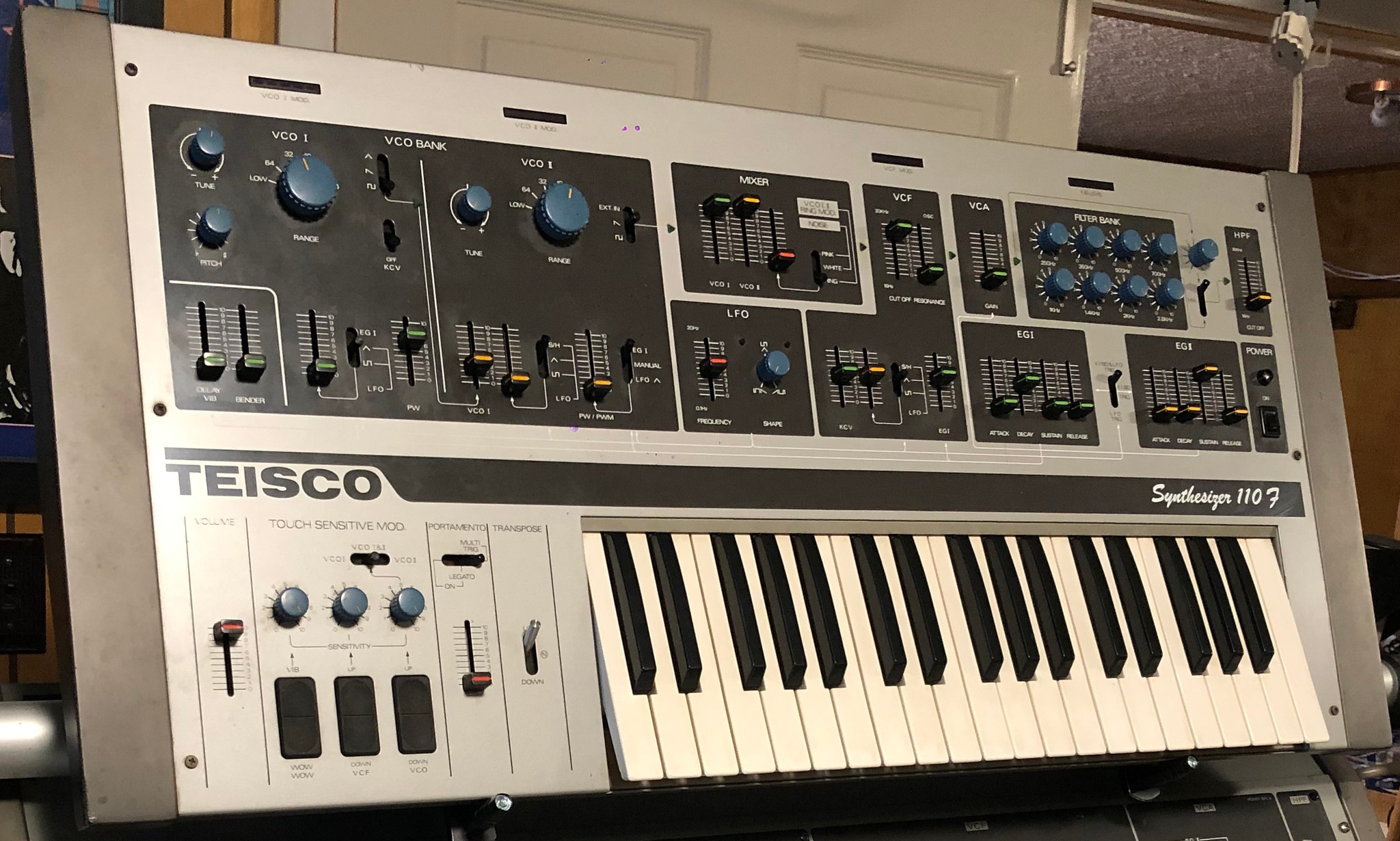 Favorite vintage monosynth Teisco S110F features and sounds