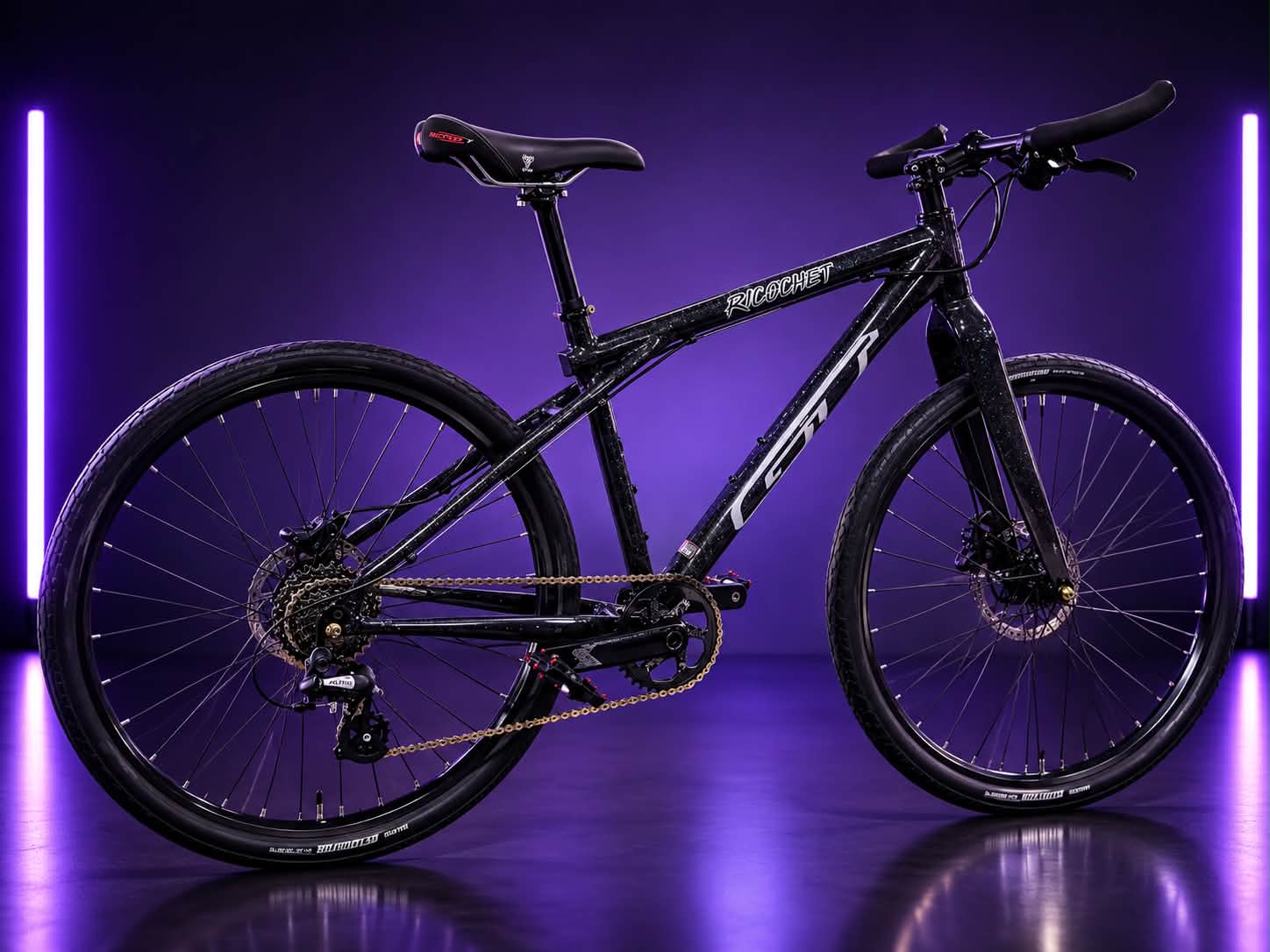 GT Ricochet RT carbon bike with 1x8 gears and custom wheels