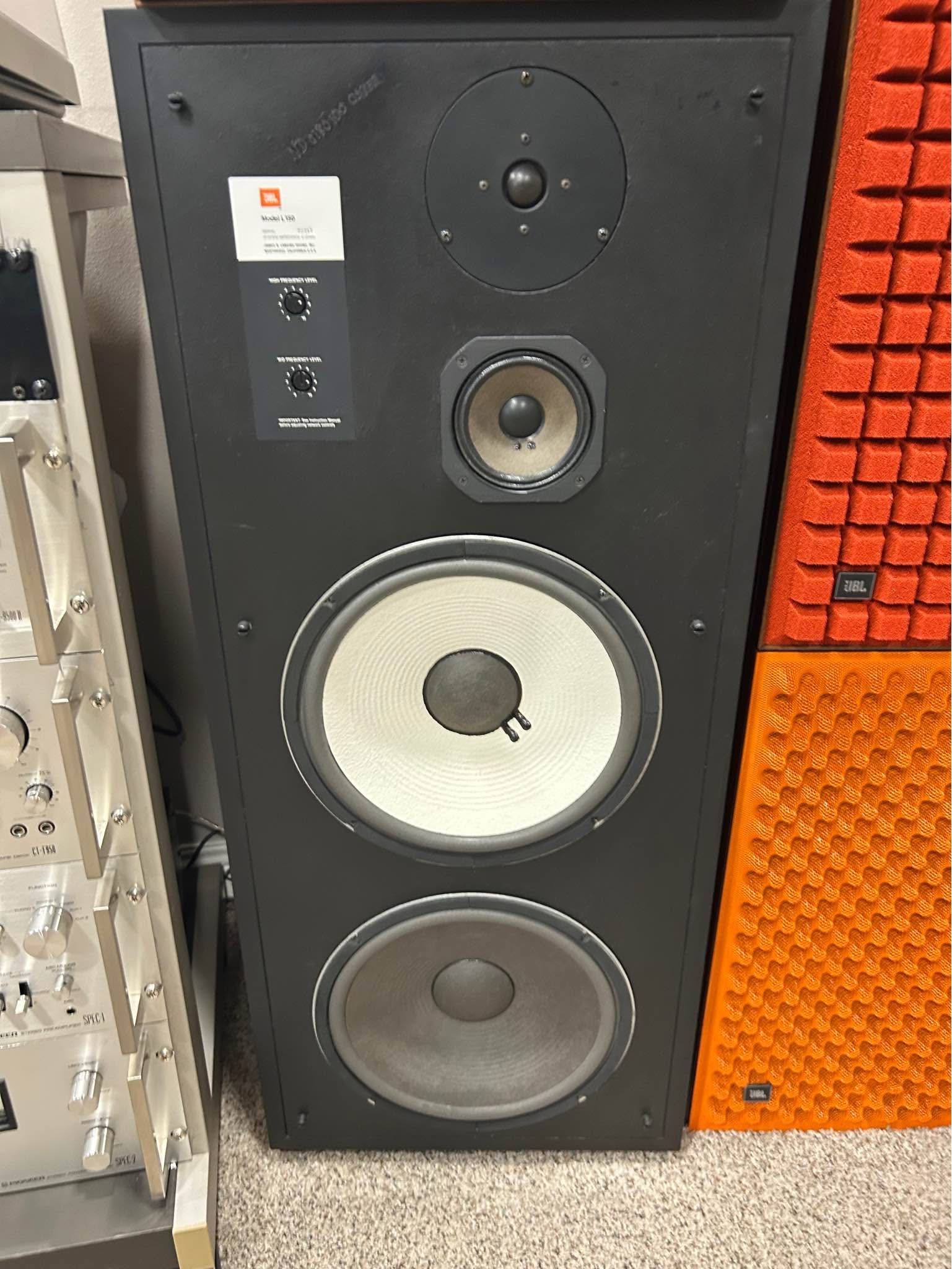 Excellent bookshelf speaker JBL J520M. Sound is great Highly rated