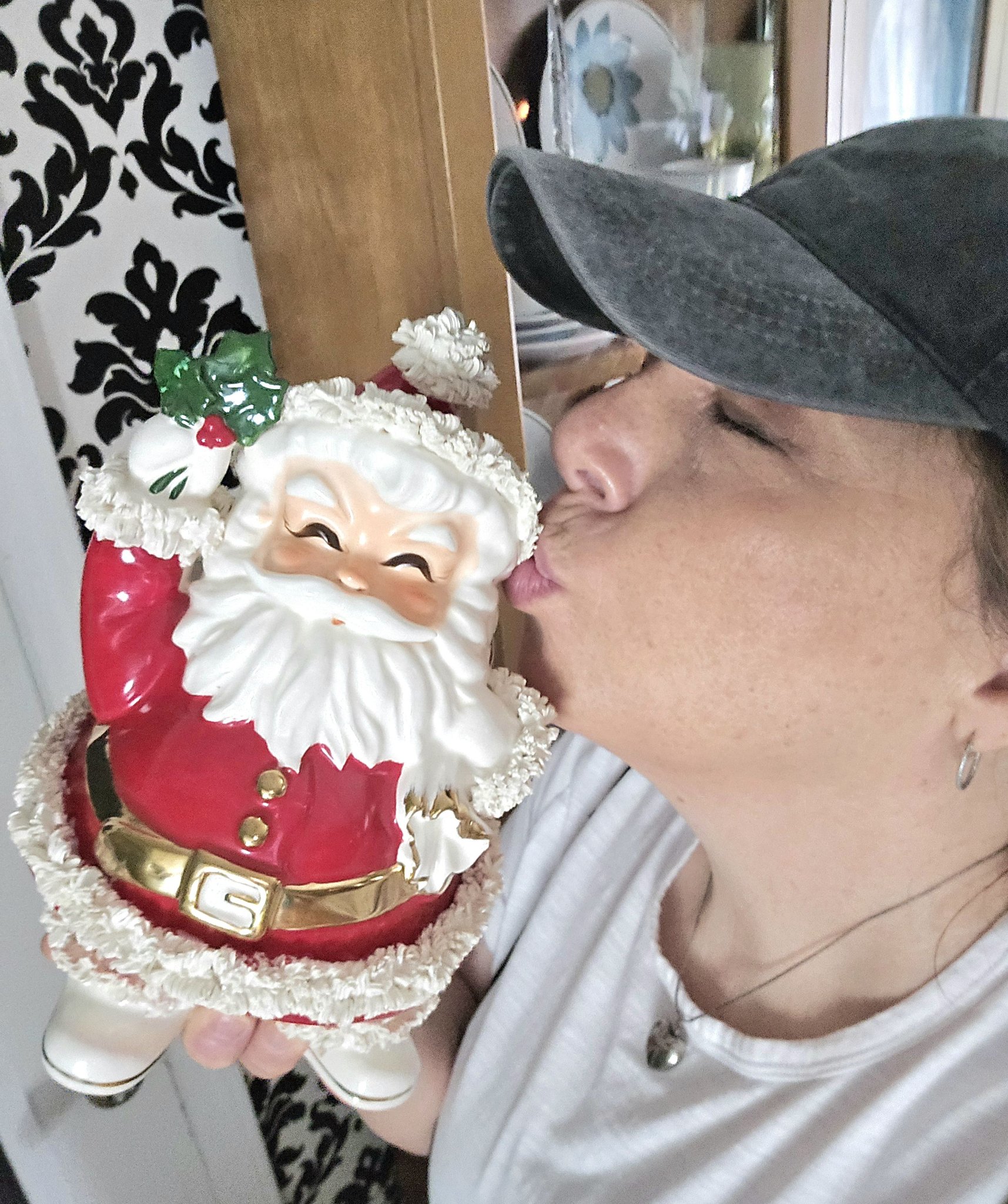 Share in my glee! Napco, spaghetti Santa, planter. $2.50! I'm over