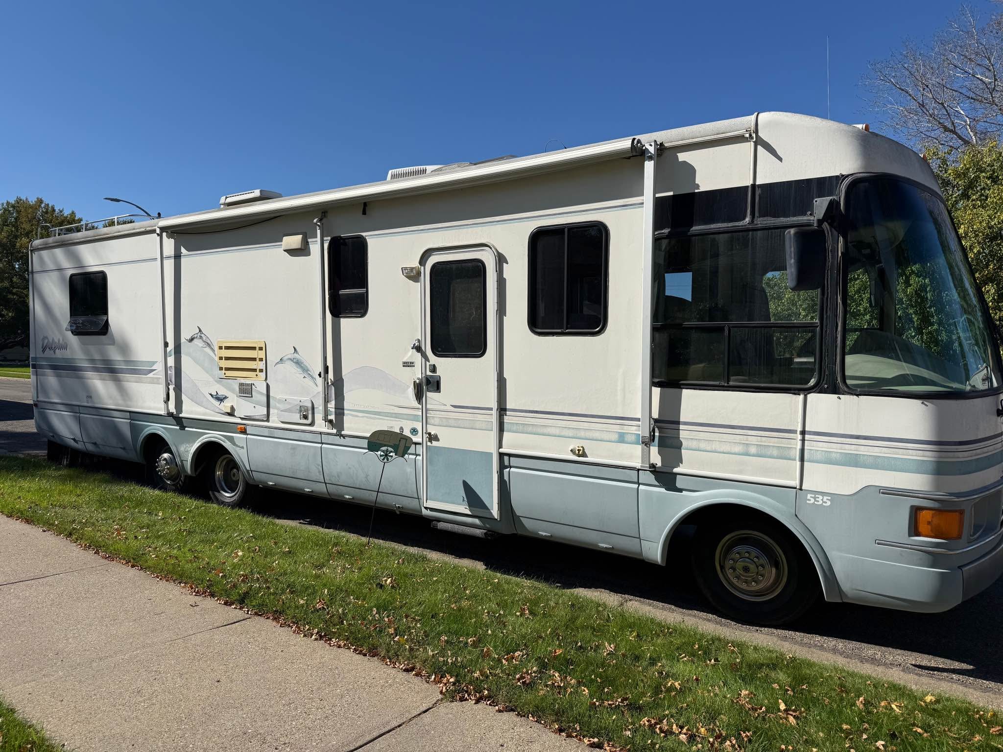 1997 Dolphin Motorcoach - She’s a ‘Beaut Clark