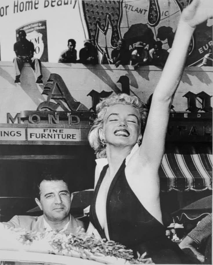 1947 Early Marilyn monroe Parade cover p para parade de Herald