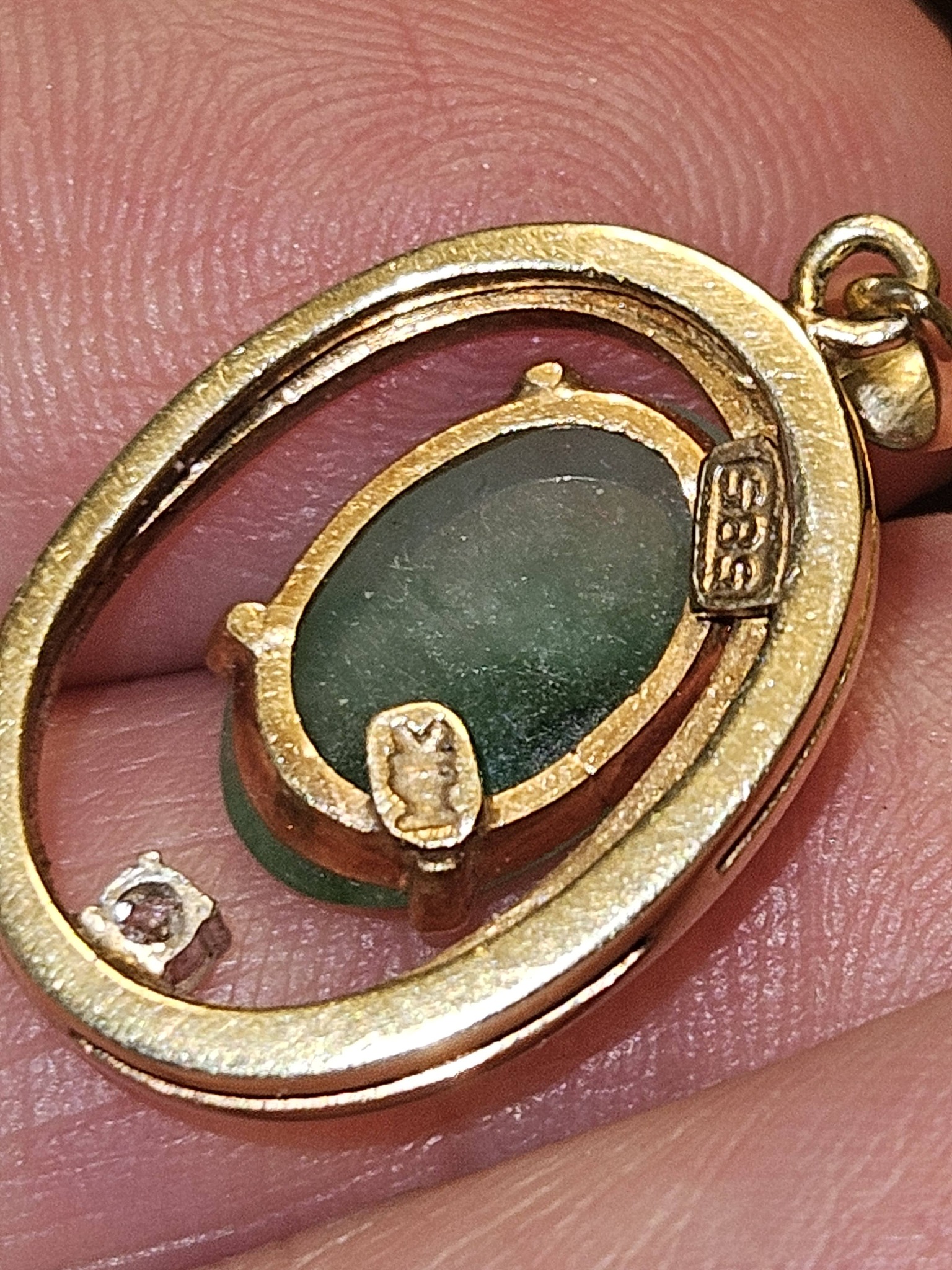 What is the meaning of the 585 stamp on 14k gold jewelry?