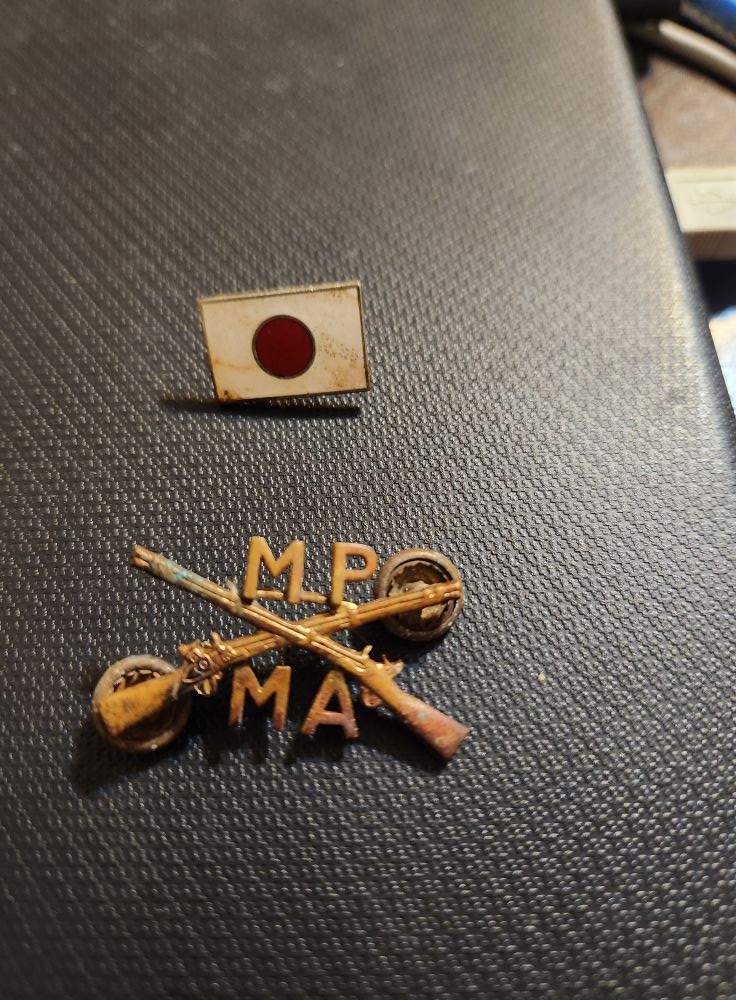 What is the crossed rifle pin?
