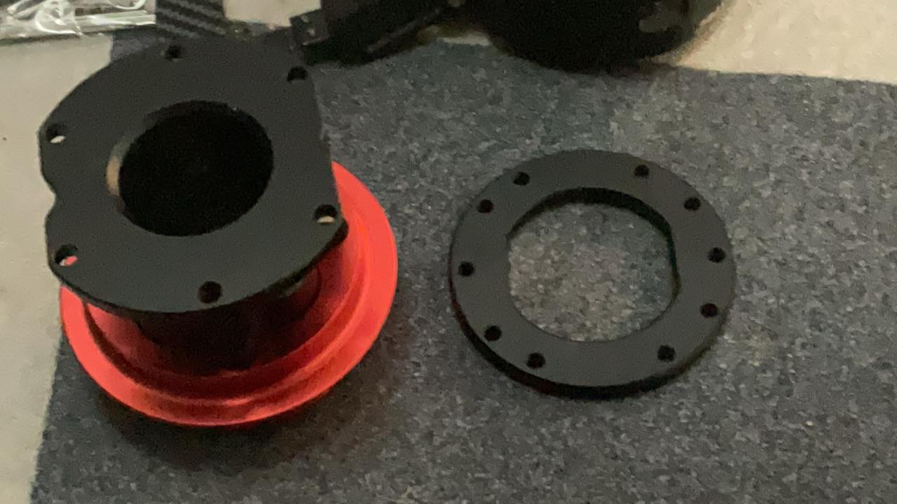 Can Fanatec Universal Hub v1 be converted to v2 for QR2 wheel hub?