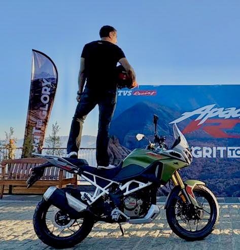This adventurized Himalayan is too cool! @itchybootstravel rocking