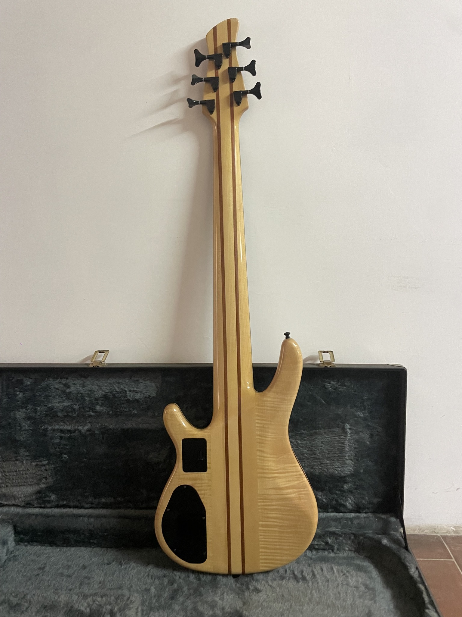 Yamaha TRB-6PII 6-String Bass – Bubinga Top, Custom Ramp, Original 