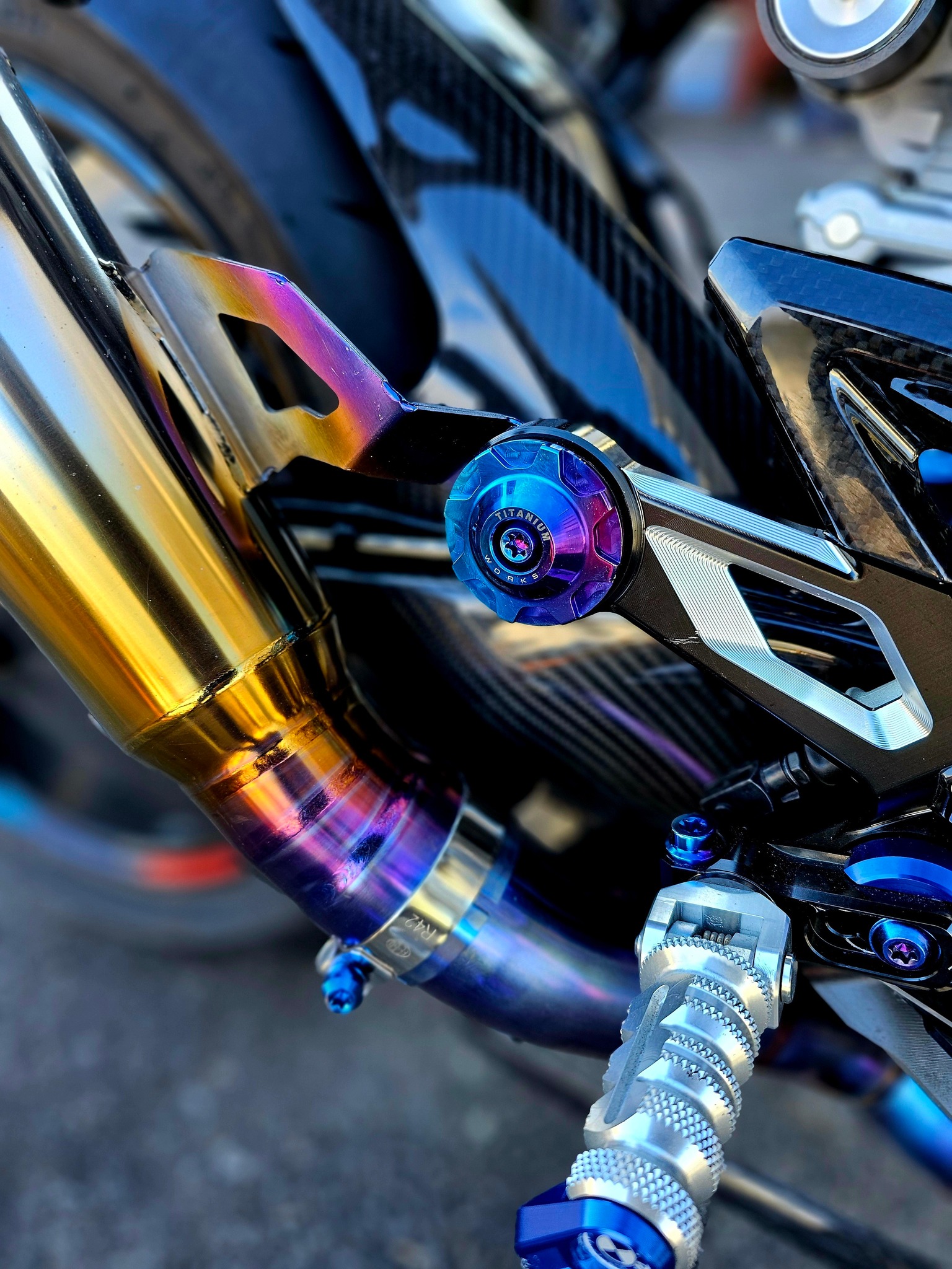 Titanium hardware kits for BMW M1000R