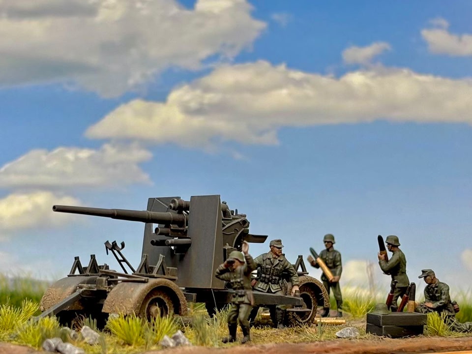 1/72 scale: Arii 'German Secret Stong Point' ) Hill top with AA