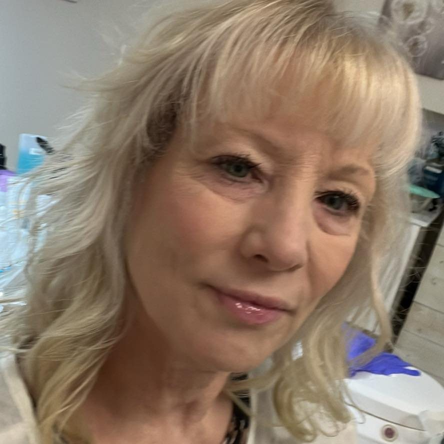I’ve stopped wearing fake lashes! Come... - Robin Olmsted LE | Facebook
