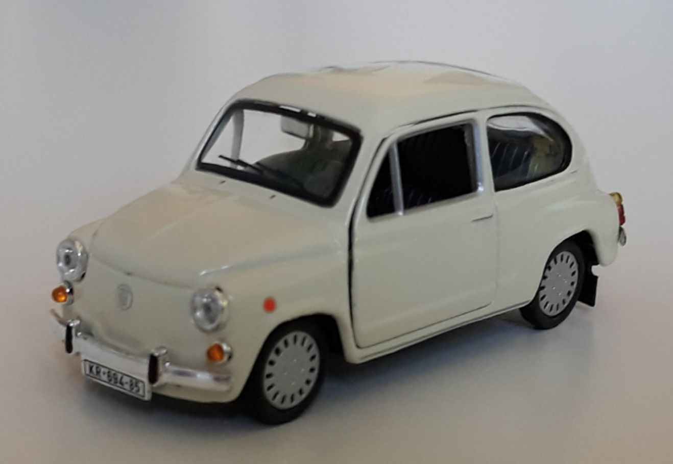 Zastava 750 1:43 scale diecast from Hongwell Cararama