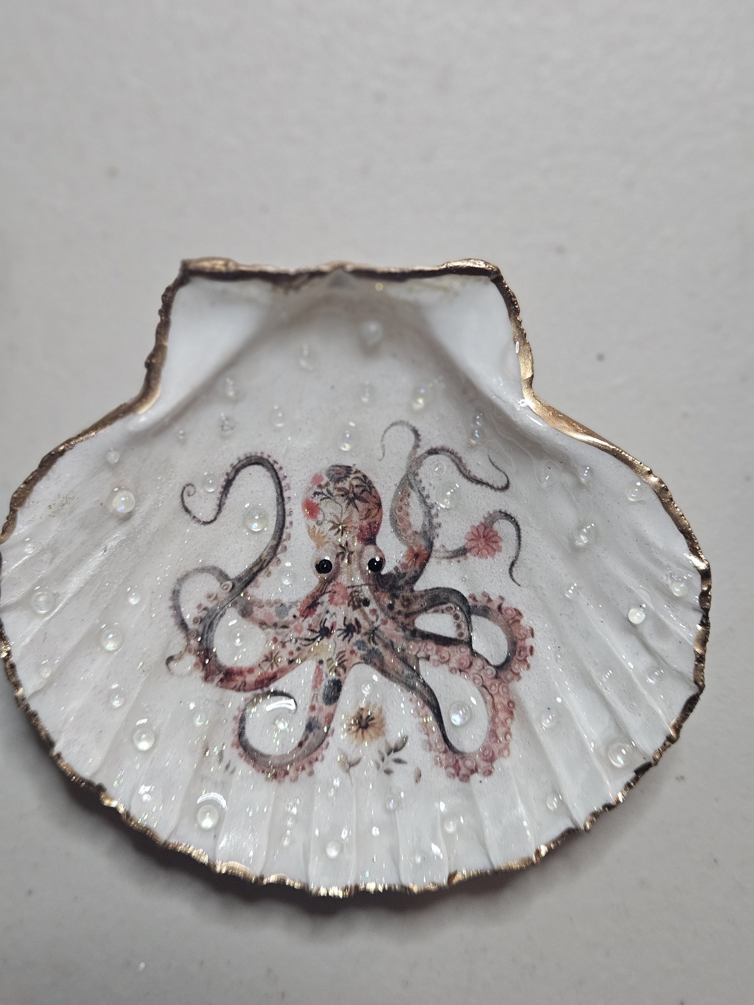 Decoupage Oyster Shells | Rice paper from Etsy, water bubbles & Copper ...