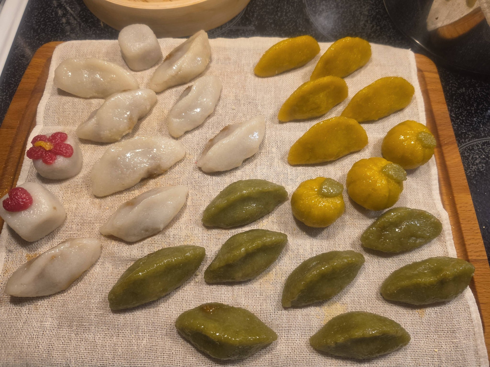 Homemade Songpyeon recipe with natural colors and chestnut, sesame
